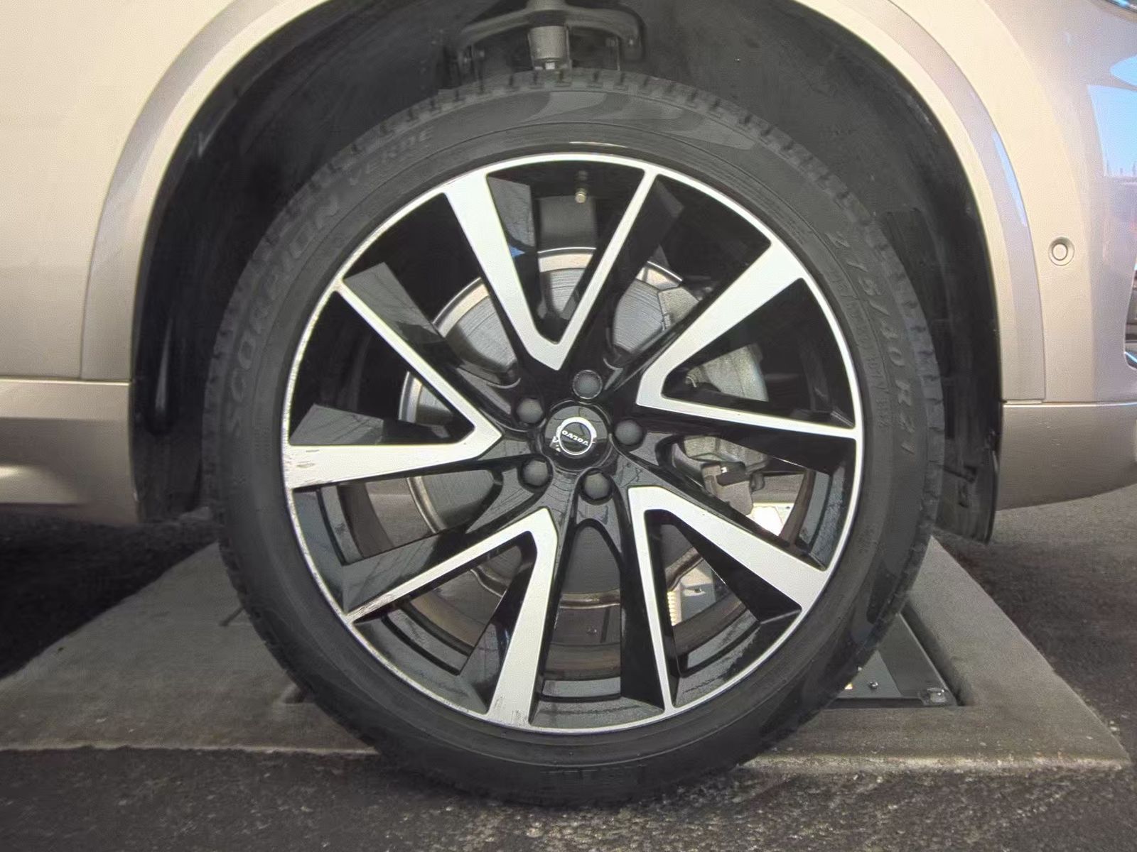 2024 Volvo XC90 B5 Plus AWD