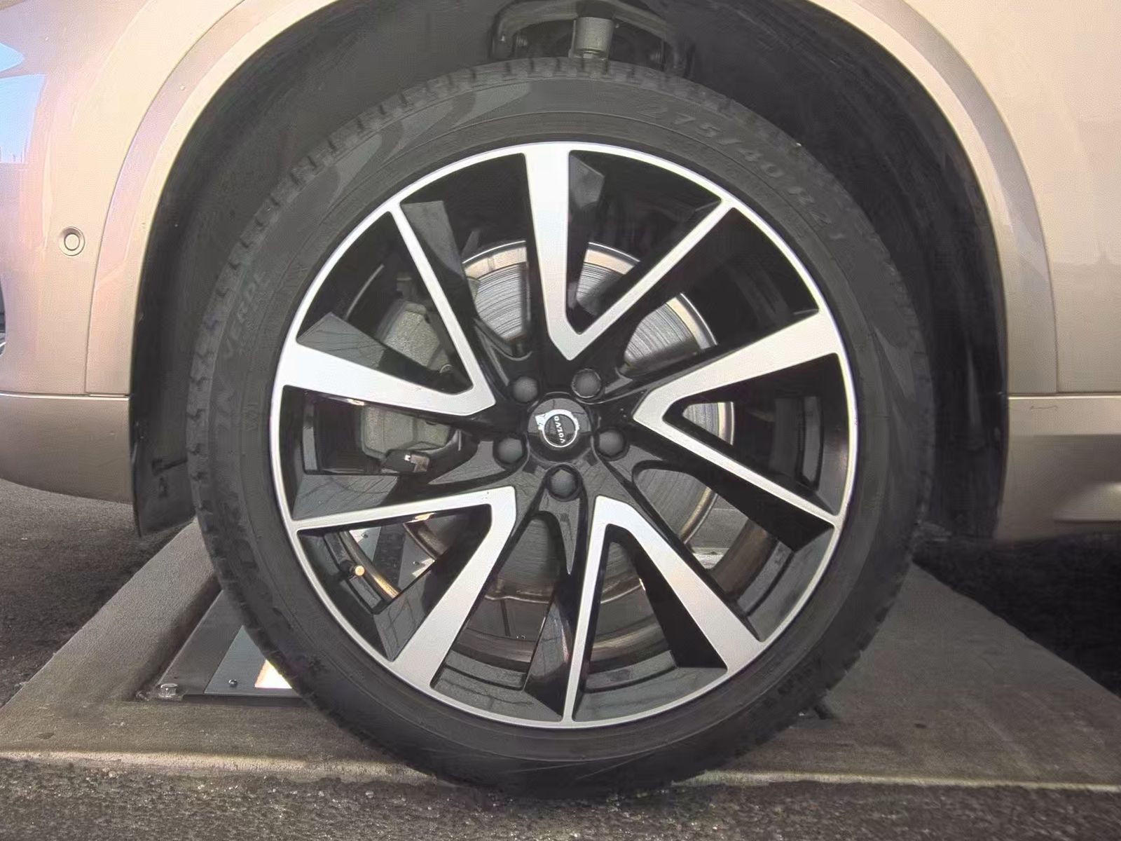 2024 Volvo XC90 B5 Plus AWD