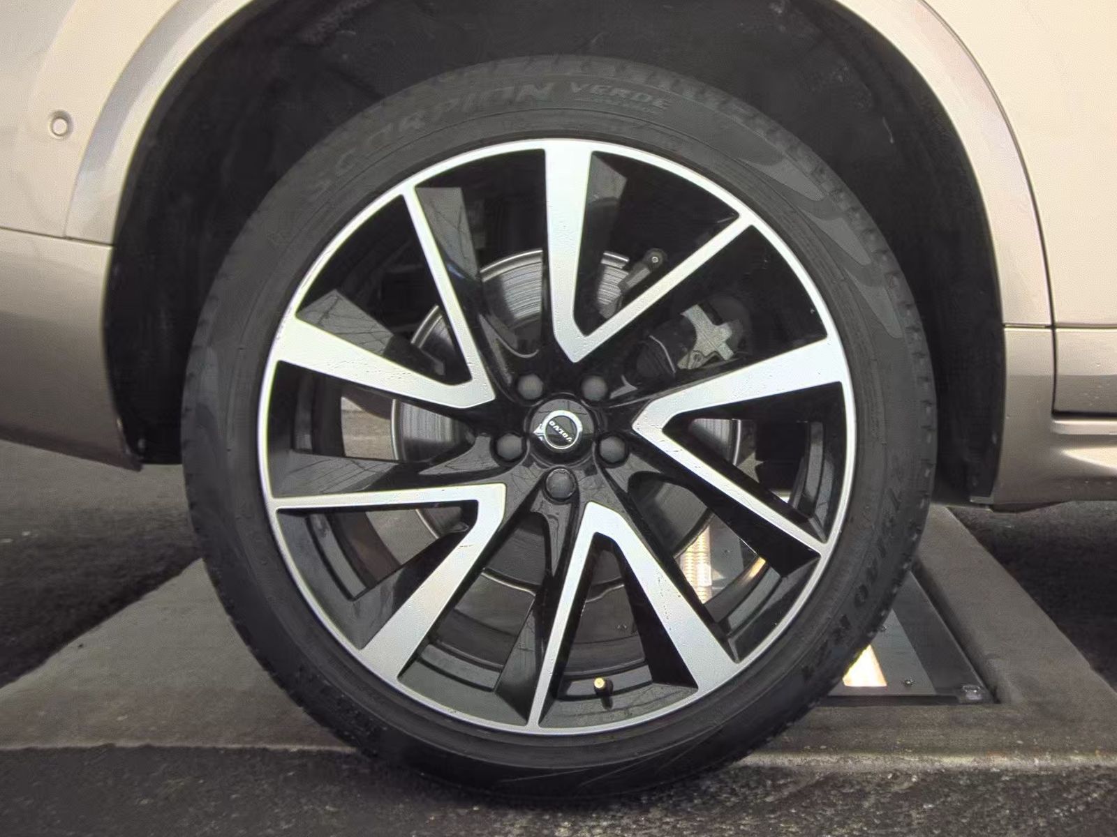 2024 Volvo XC90 B5 Plus AWD