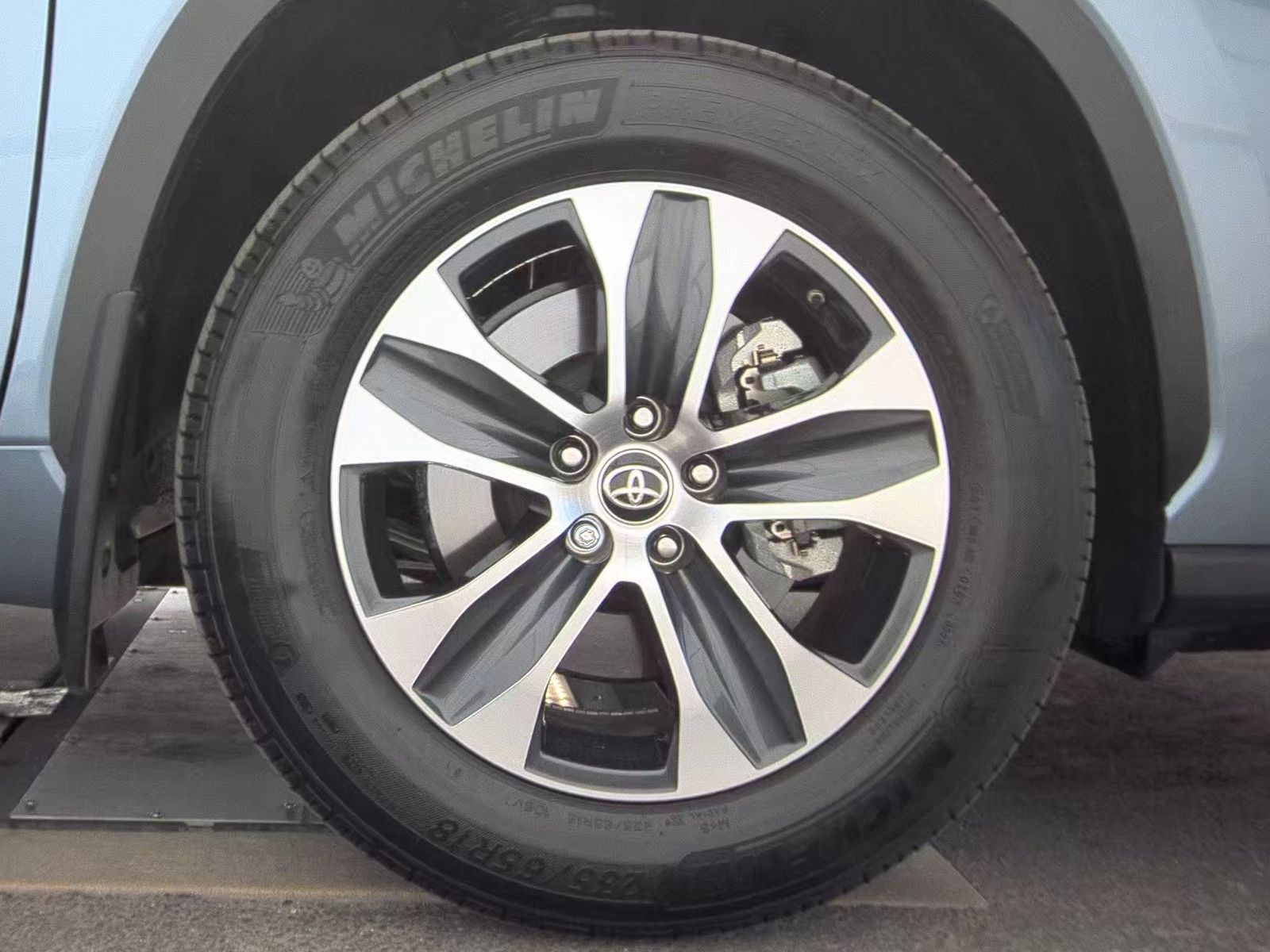 2024 Toyota Highlander XLE FWD