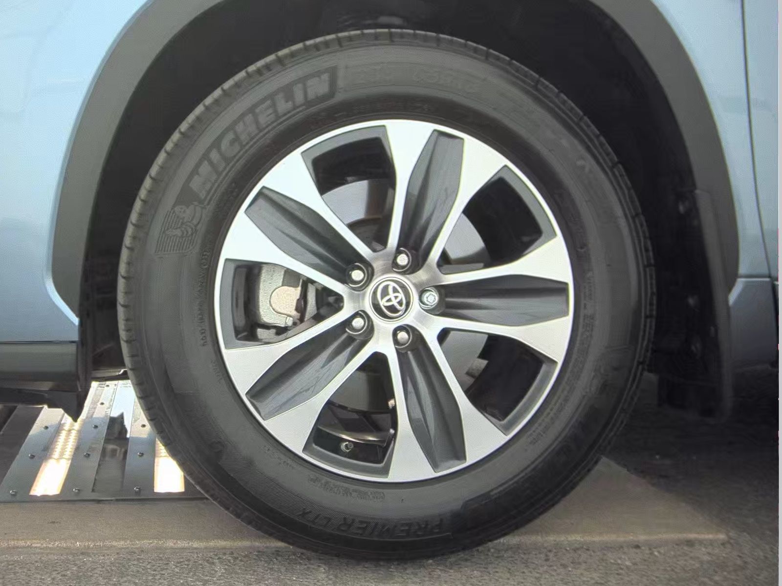 2024 Toyota Highlander XLE FWD