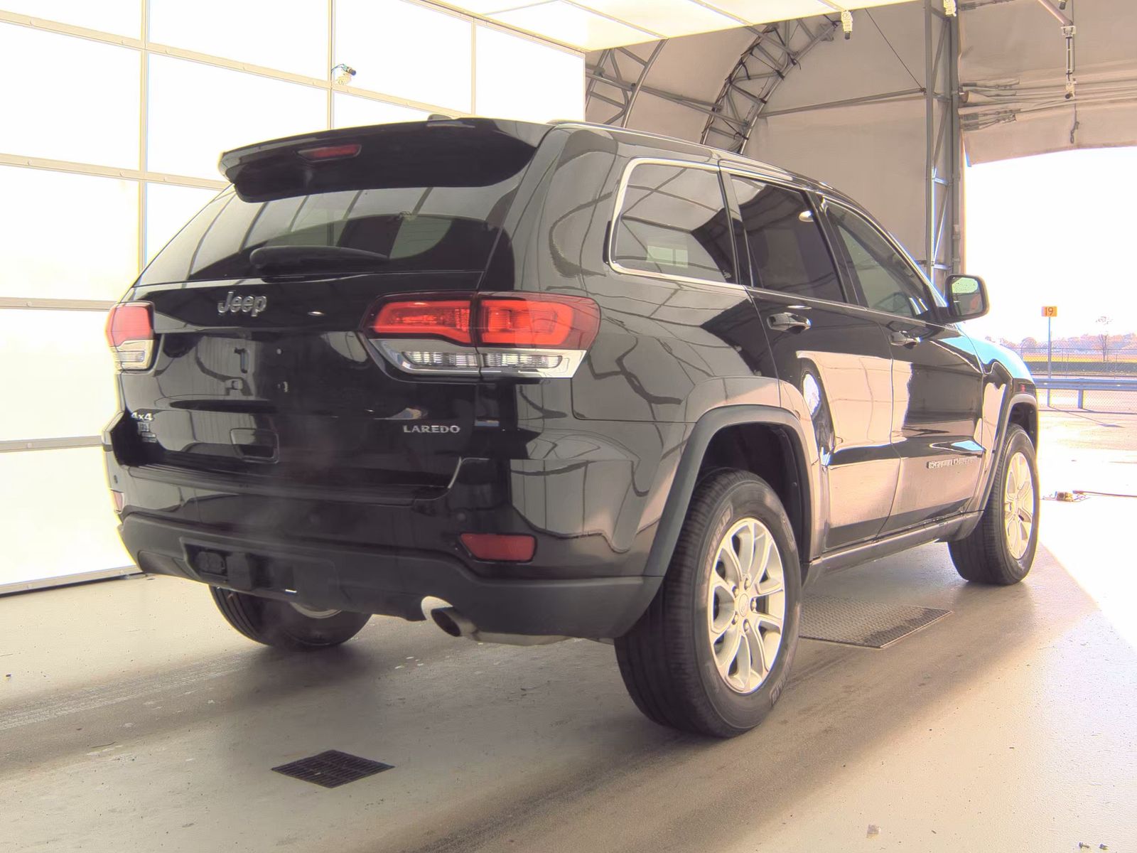 2022 Jeep Grand Cherokee Laredo E AWD