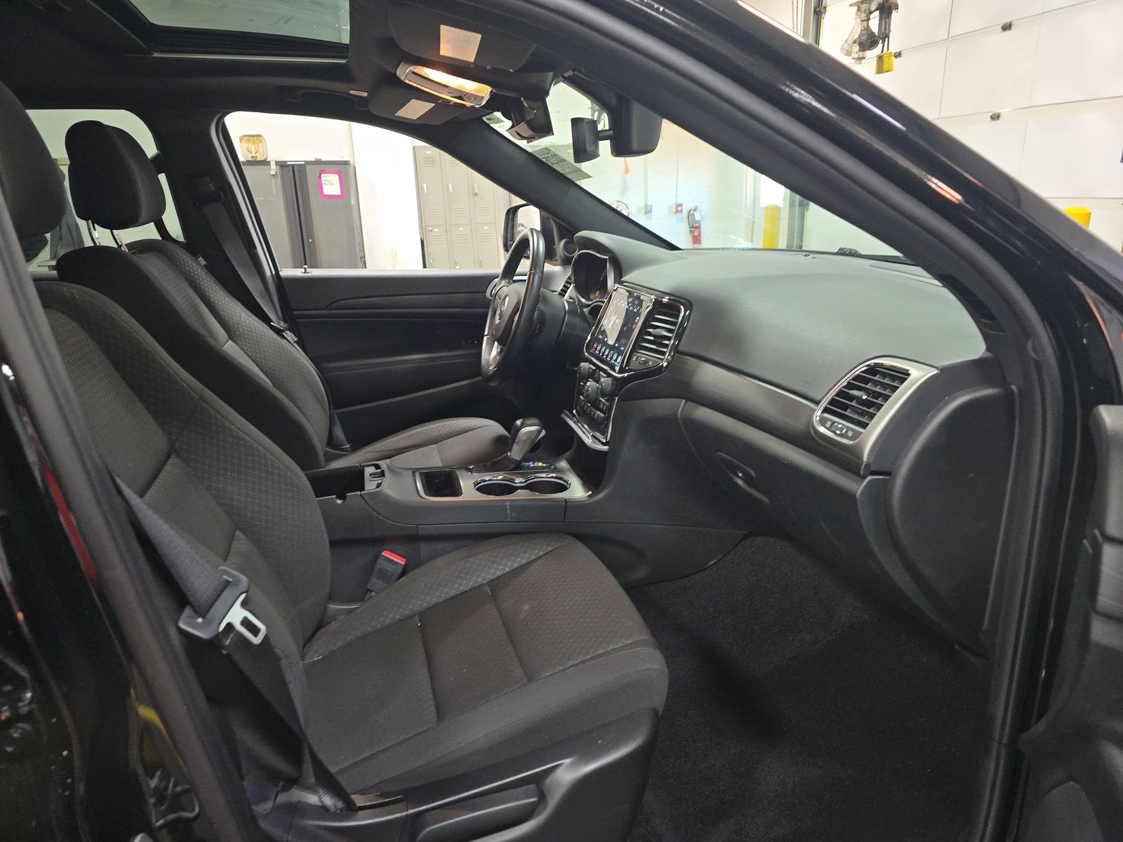 2022 Jeep Grand Cherokee Laredo E AWD