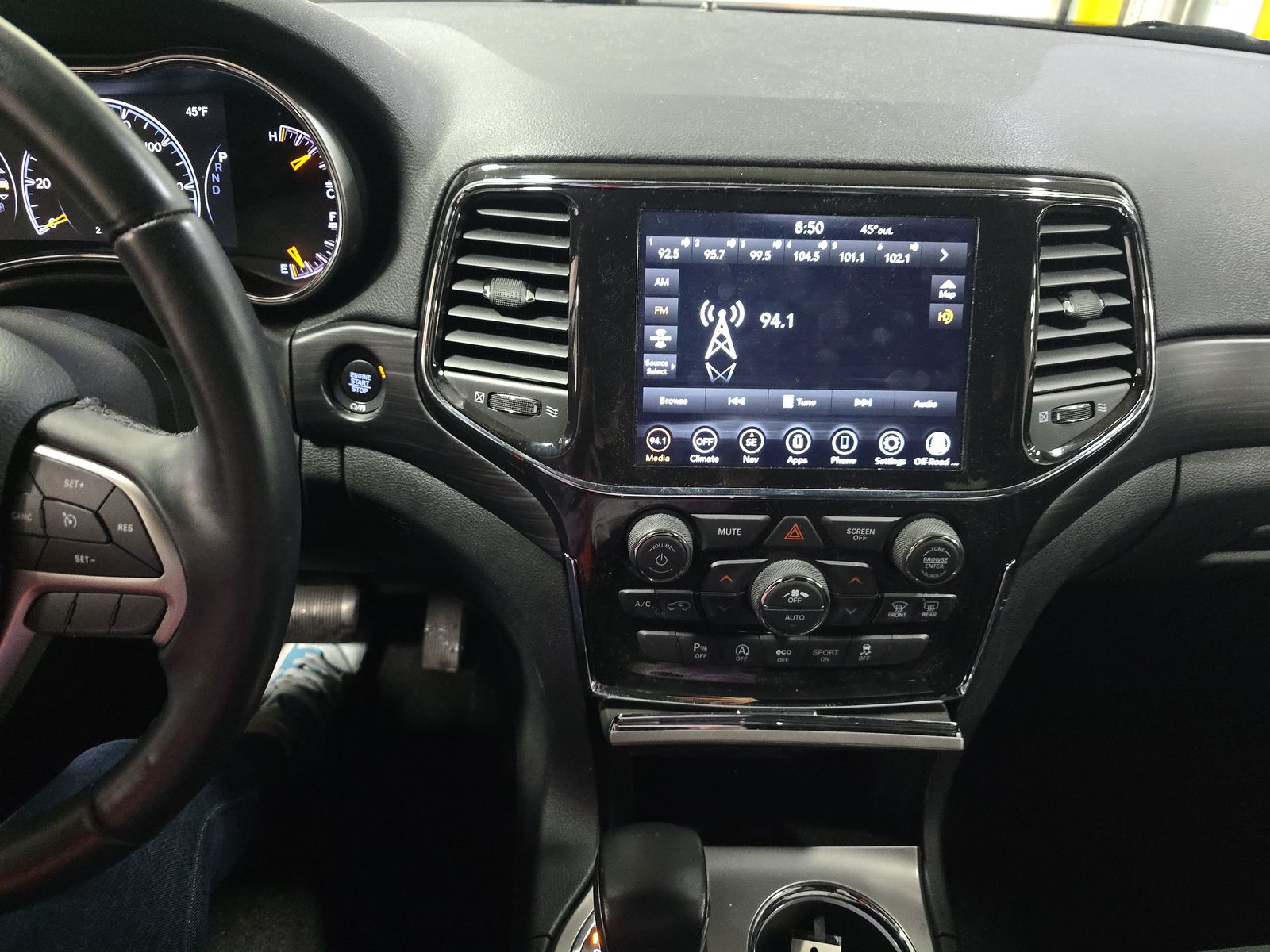 2022 Jeep Grand Cherokee Laredo E AWD