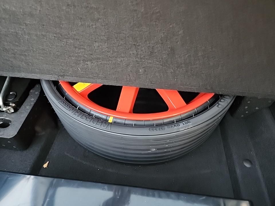 2023 Porsche Macan Base AWD