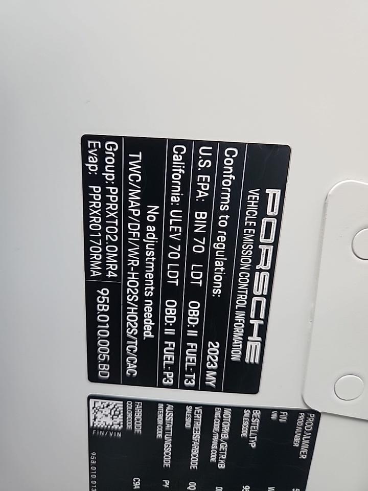 2023 Porsche Macan Base AWD