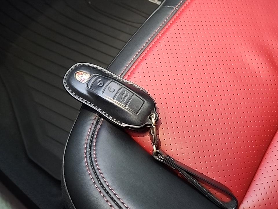 2023 Porsche Macan Base AWD