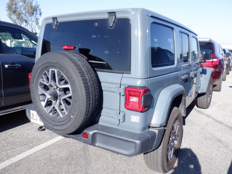 2024 Jeep Wrangler Sahara AWD