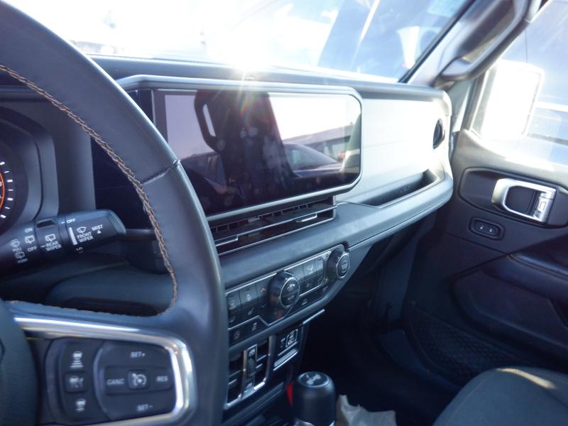 2024 Jeep Wrangler Sahara AWD