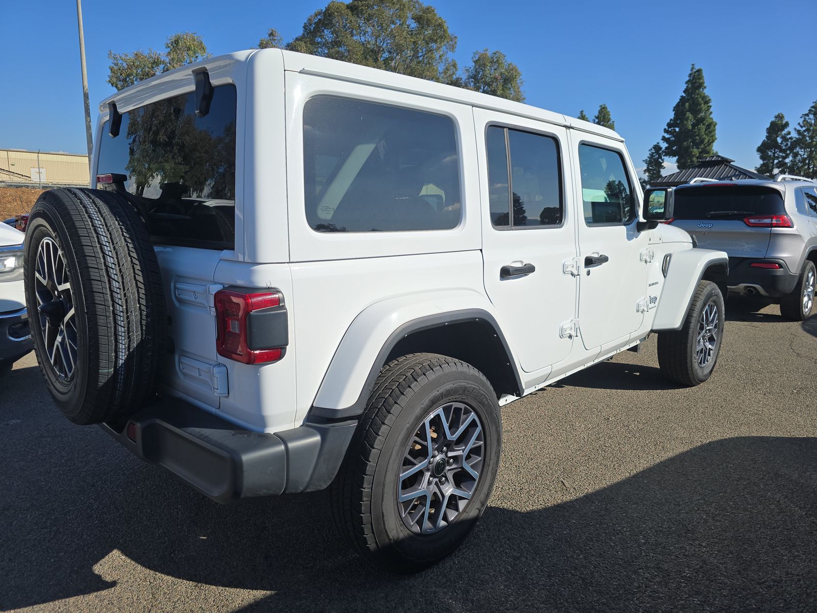 2024 Jeep Wrangler Sahara AWD