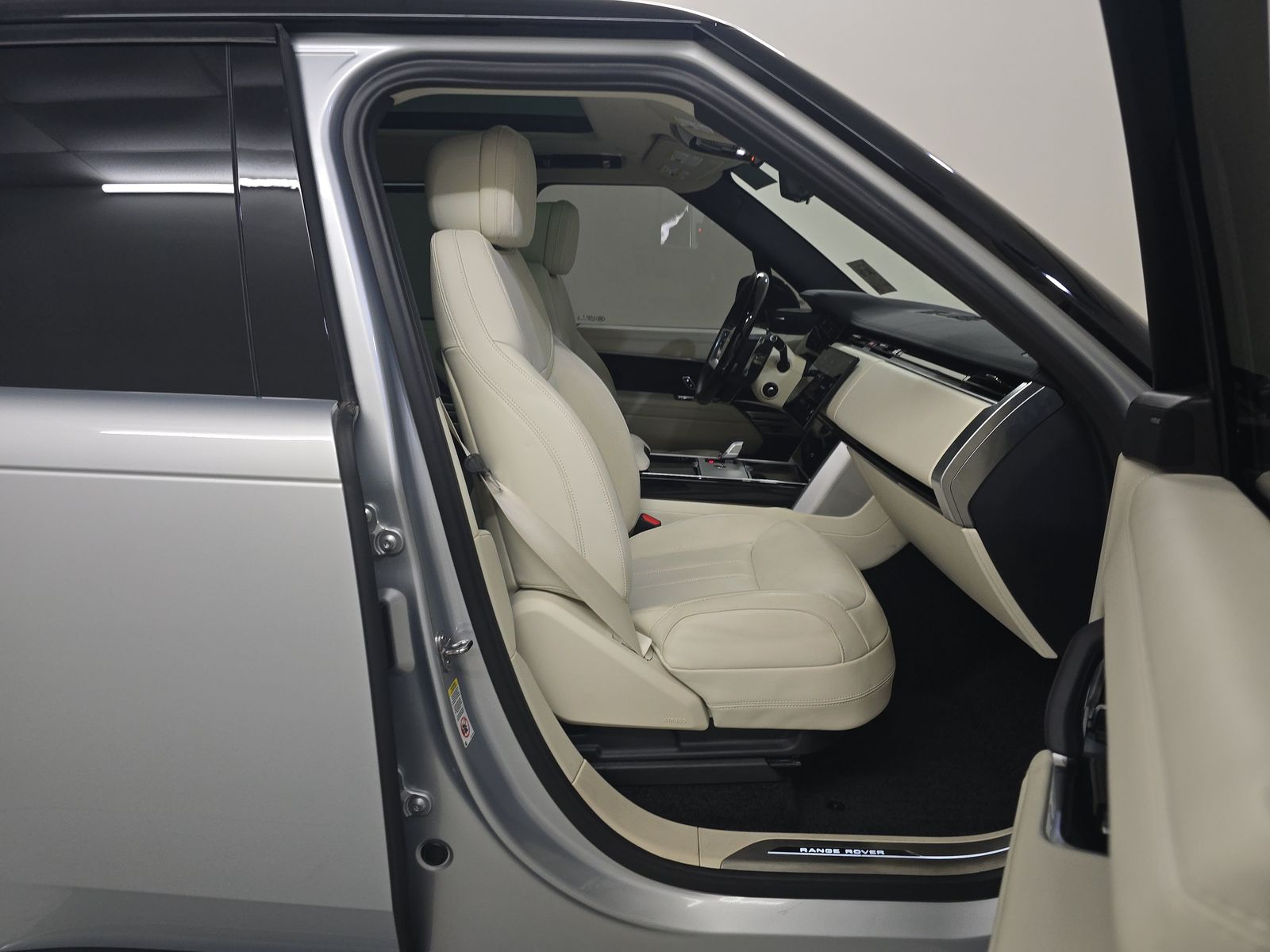 2025 Land Rover Range Rover Plug-In Hybrid SE AWD