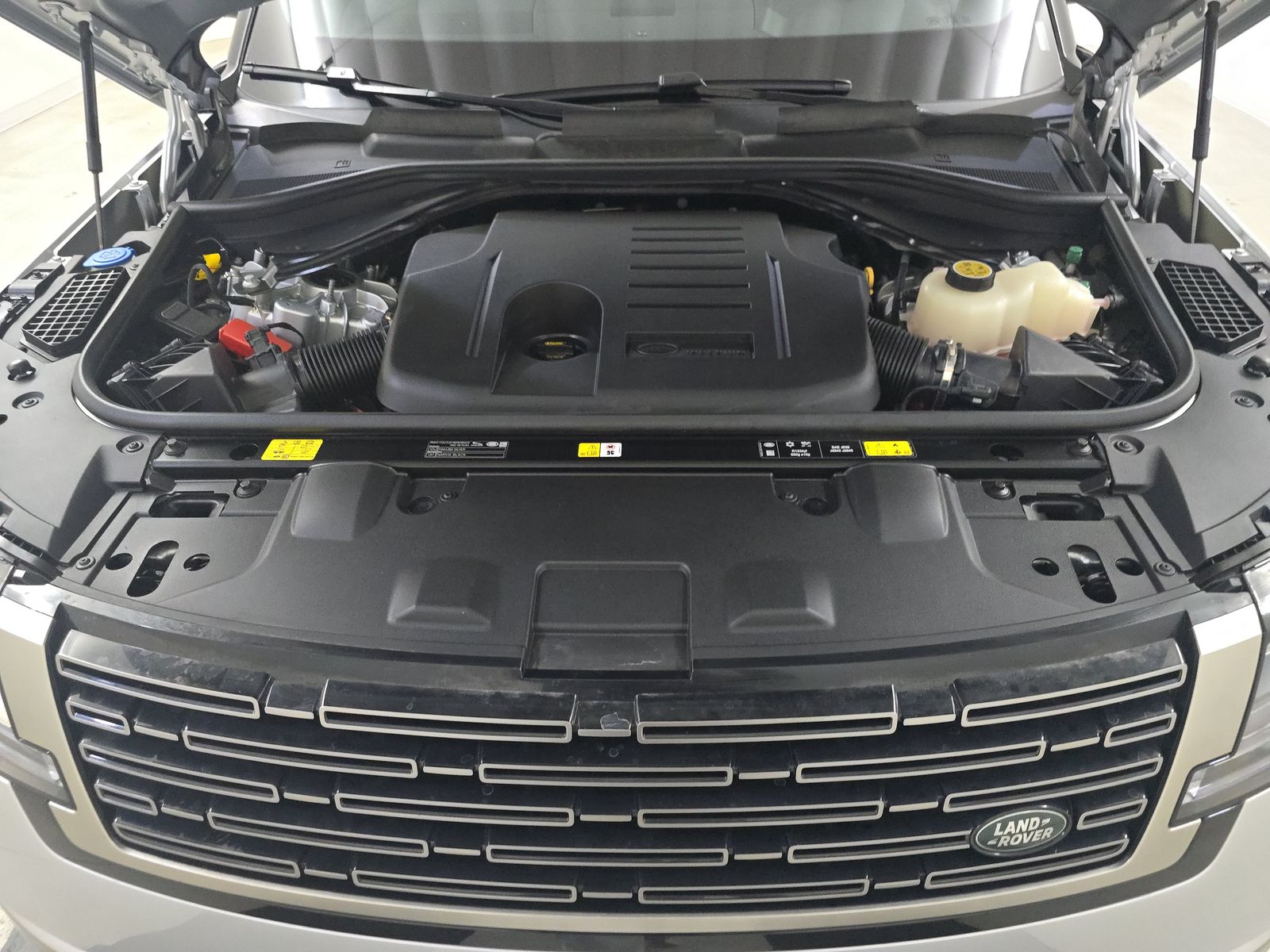 2025 Land Rover Range Rover Plug-In Hybrid SE AWD