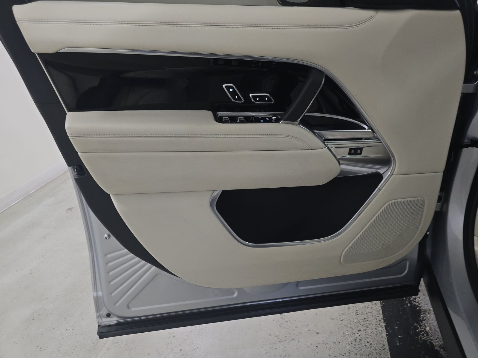 2025 Land Rover Range Rover Plug-In Hybrid SE AWD