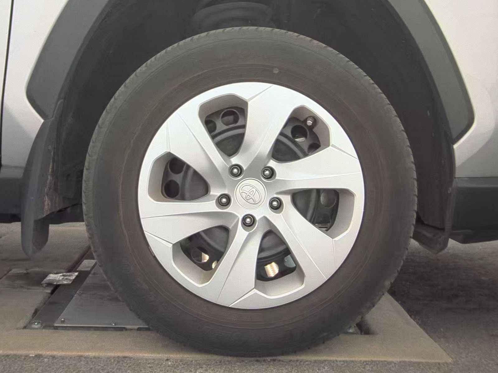 2024 Toyota RAV4 LE FWD