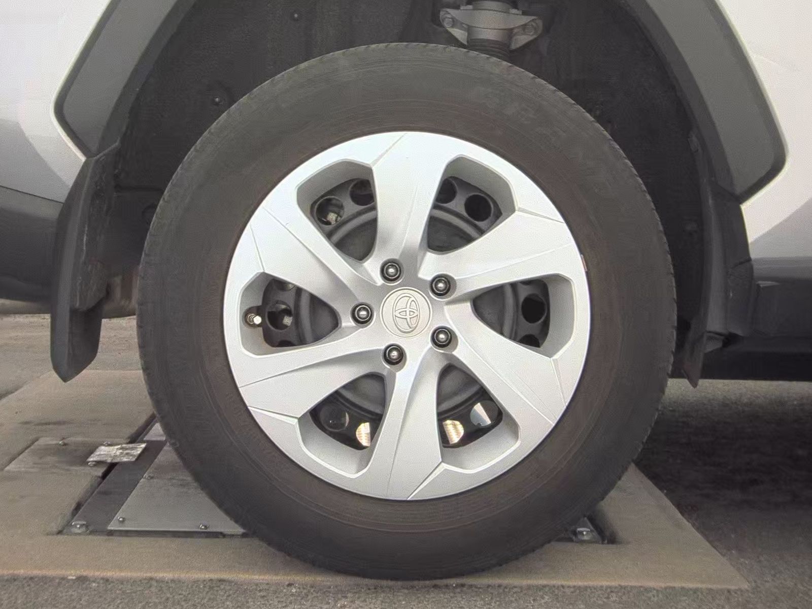 2024 Toyota RAV4 LE FWD