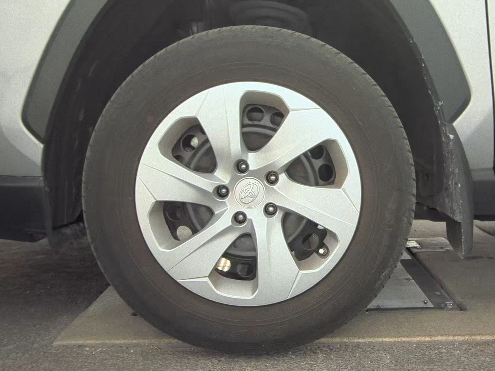 2024 Toyota RAV4 LE FWD