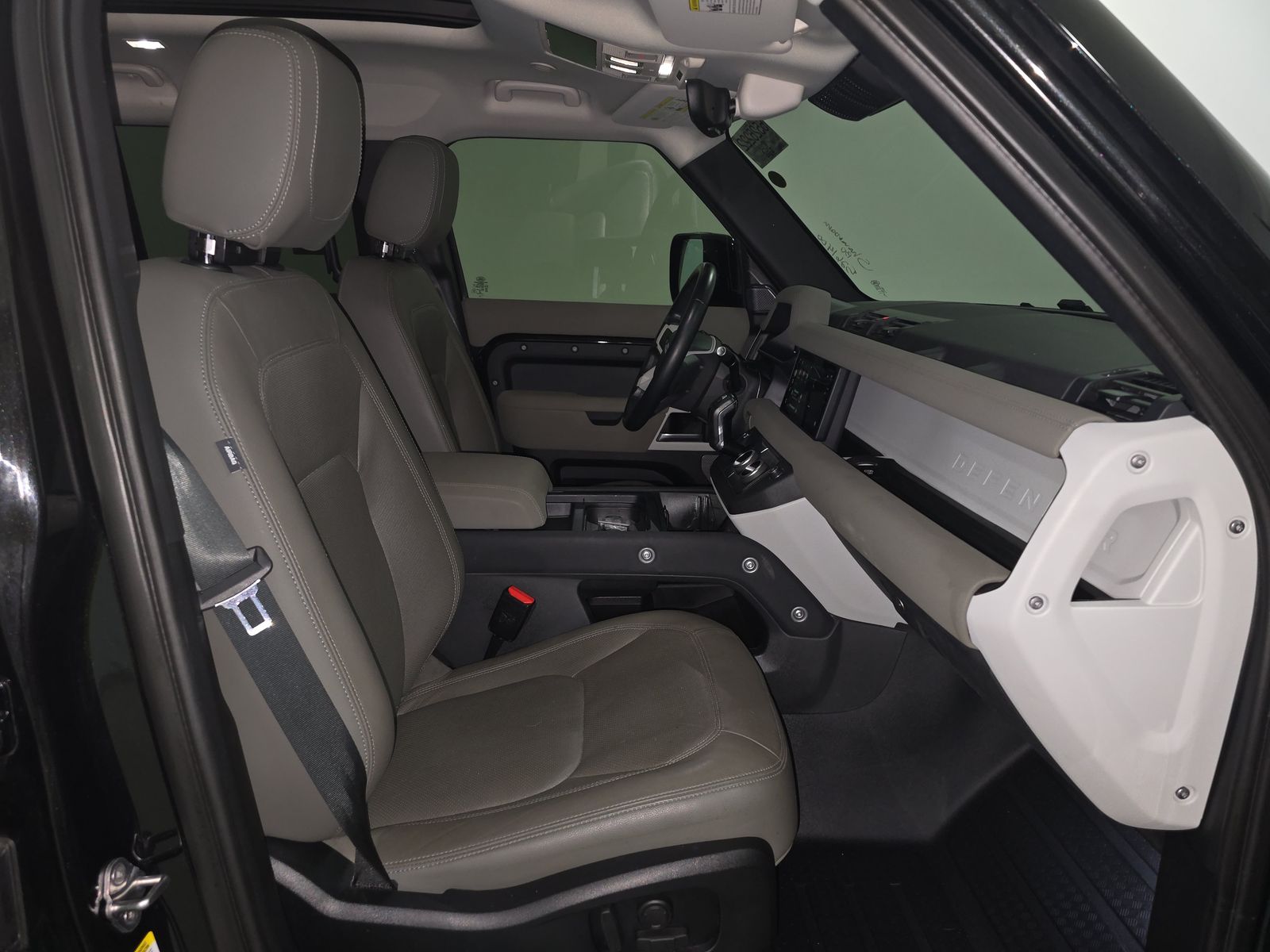 2023 Land Rover Defender 110 SE AWD