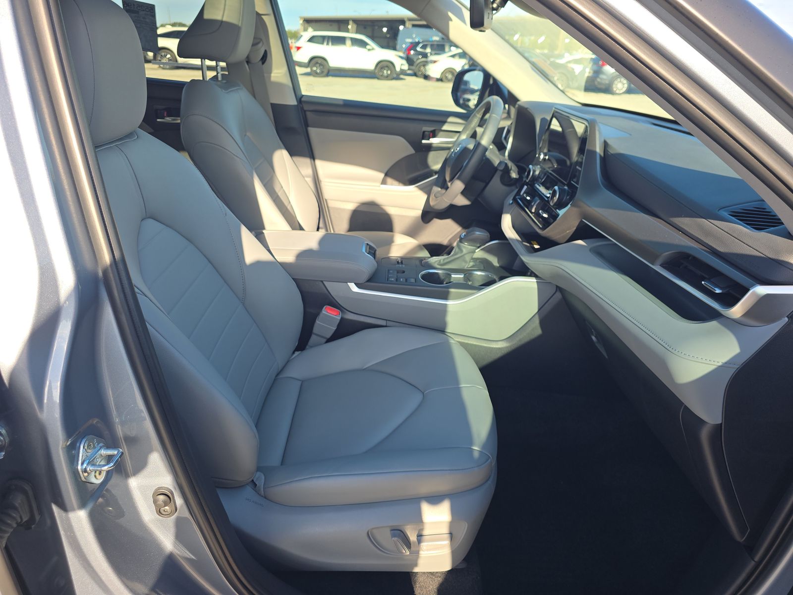 2024 Toyota Highlander XLE FWD