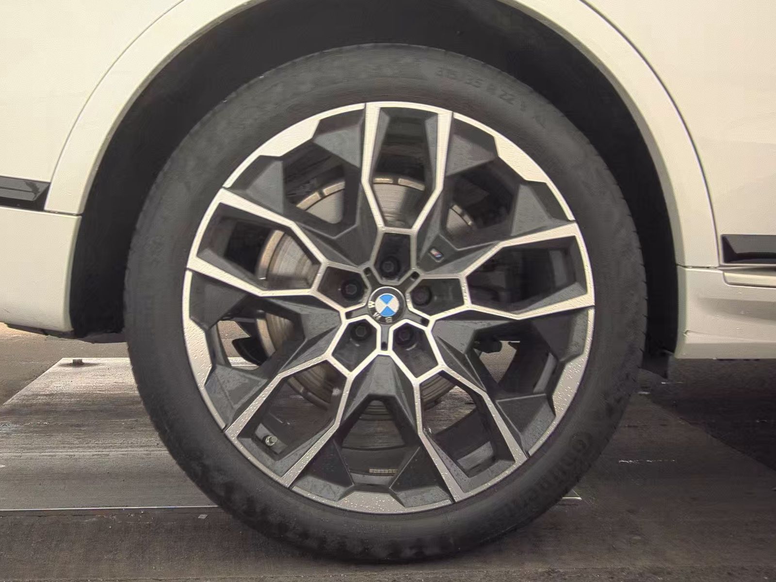 2025 BMW X7 xDrive40i AWD