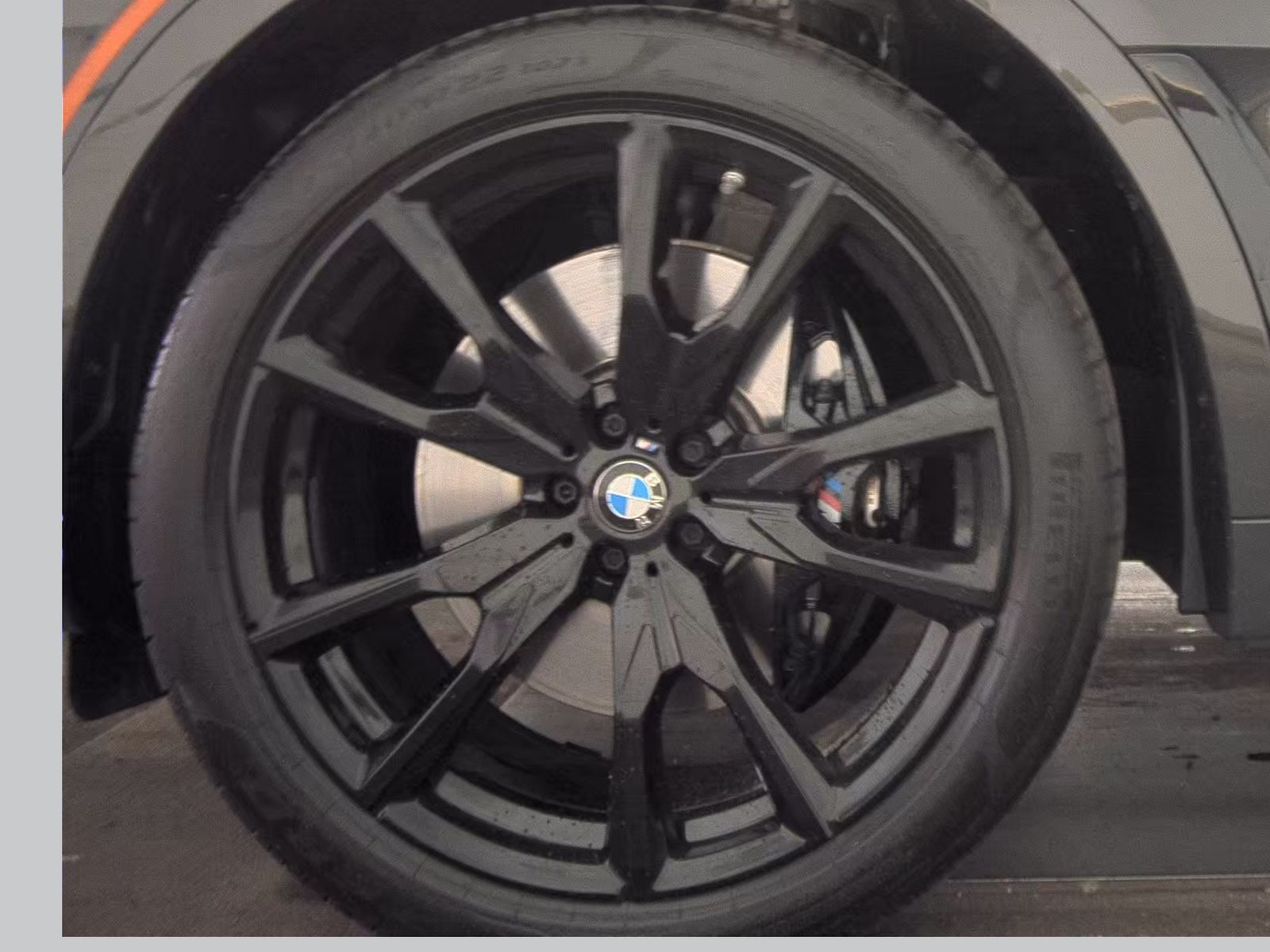 2025 BMW X7 M60i AWD