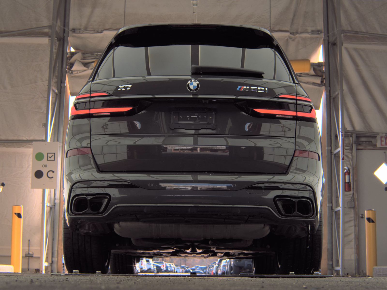 2025 BMW X7 M60i AWD