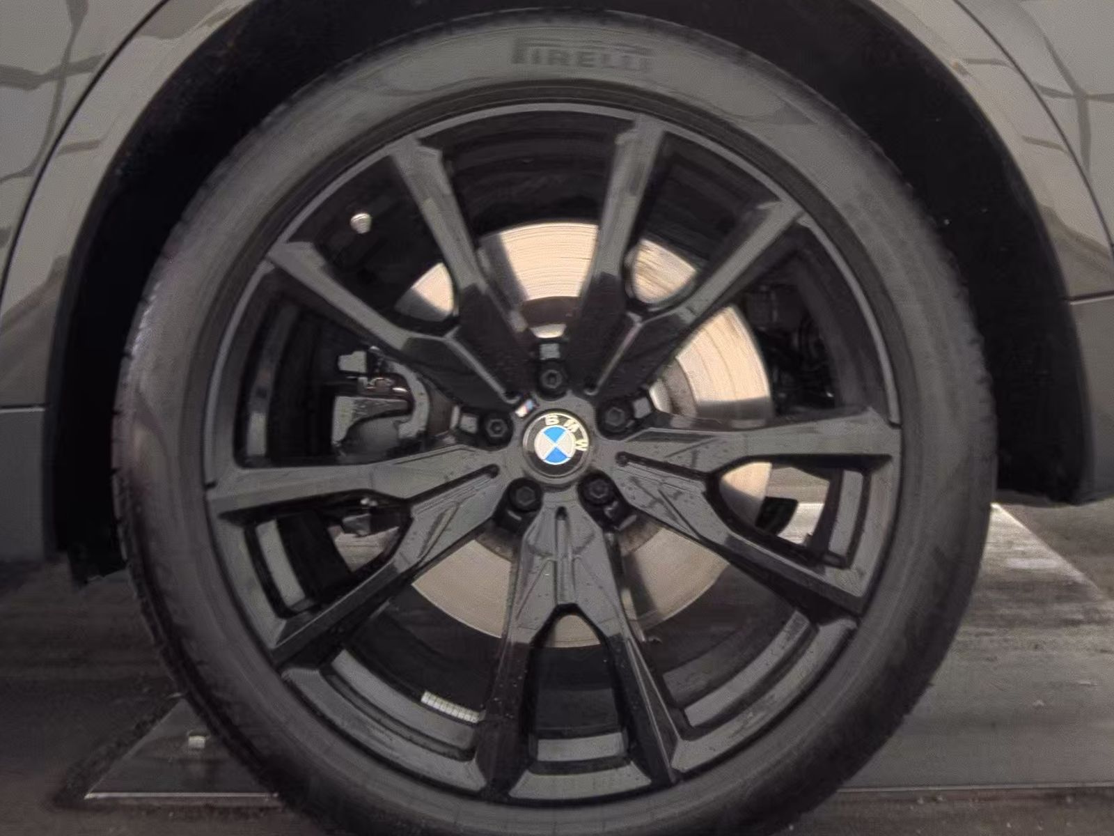 2025 BMW X7 M60i AWD