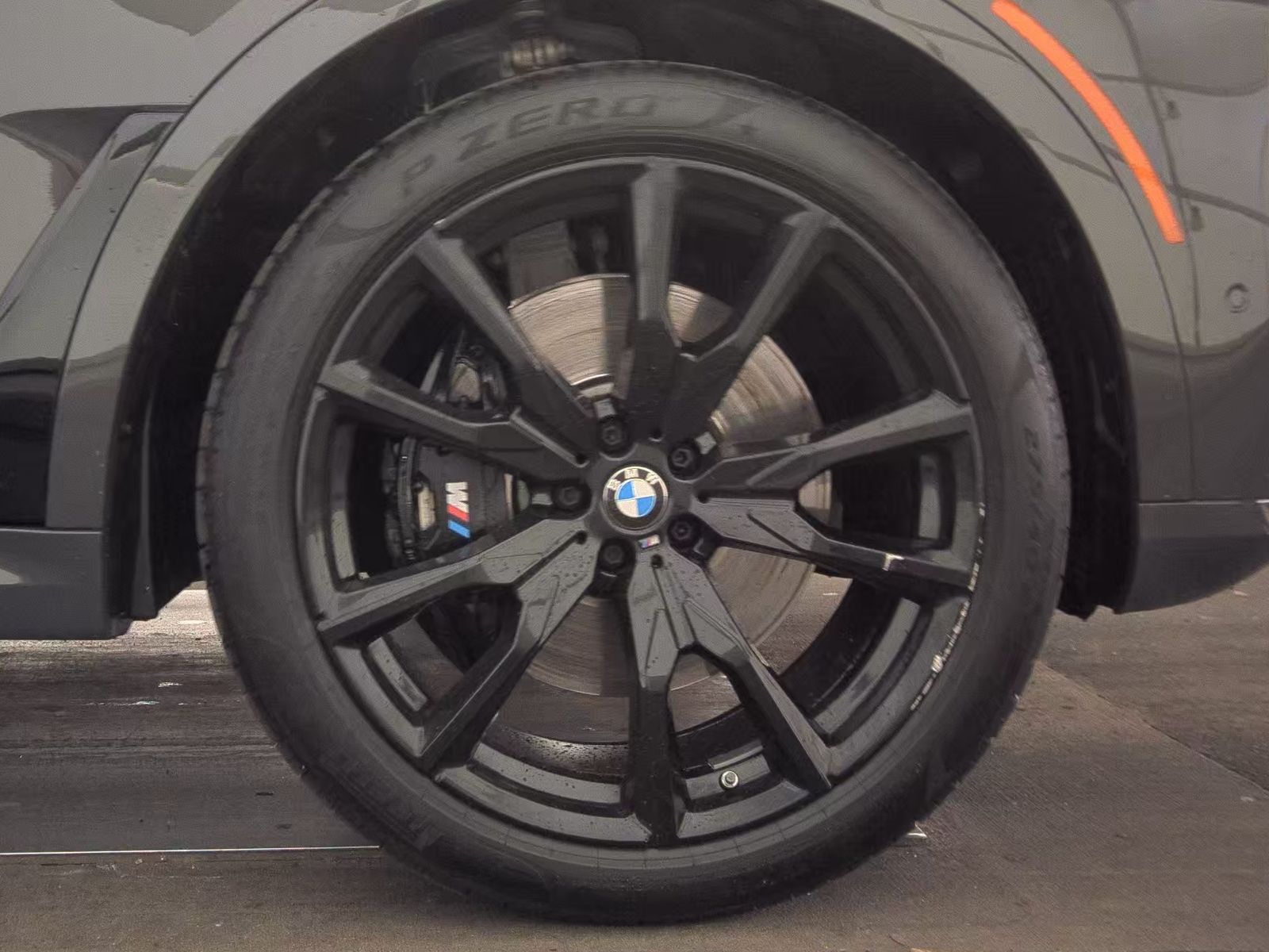 2025 BMW X7 M60i AWD