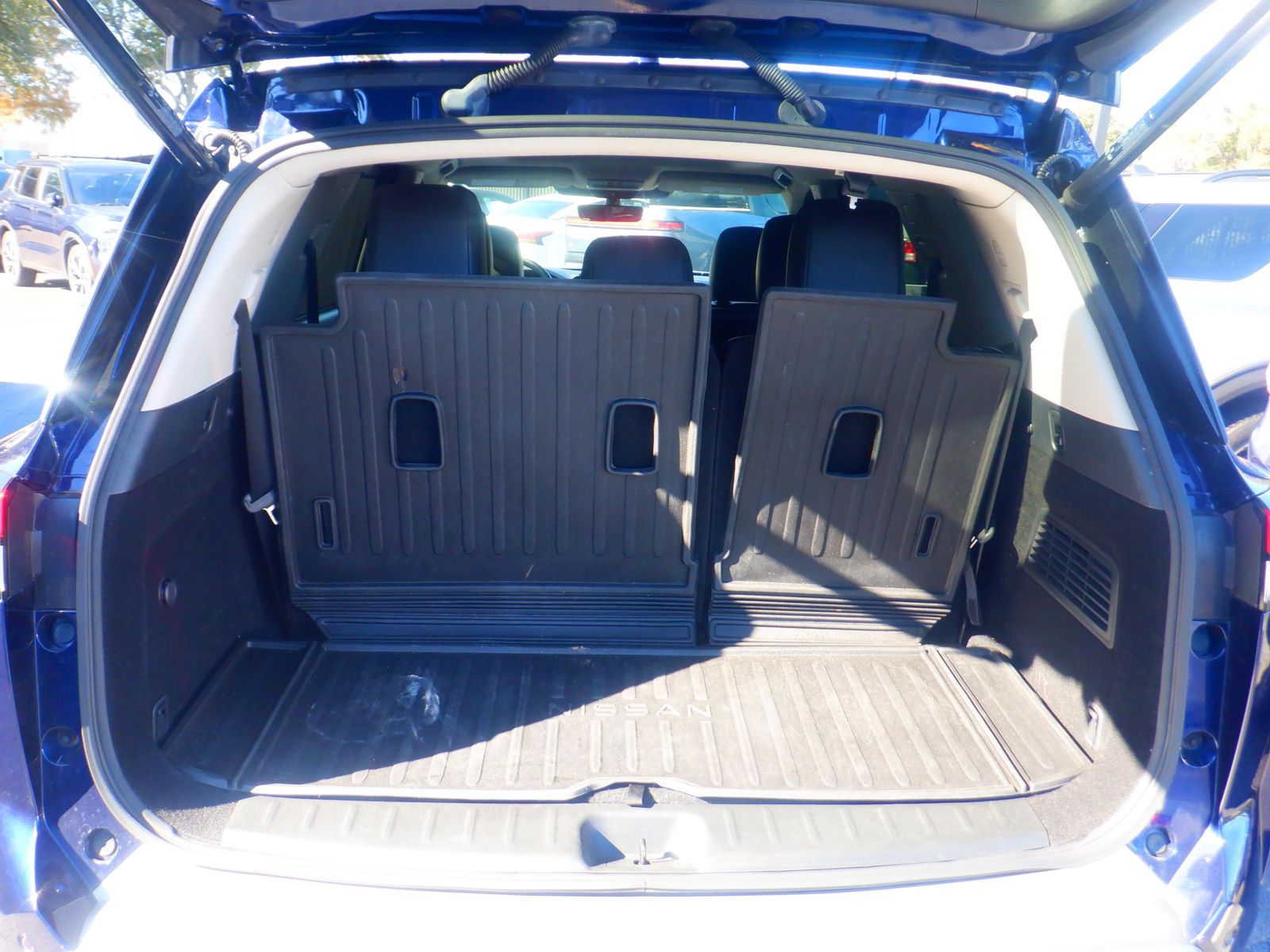 2023 Nissan Pathfinder Platinum FWD