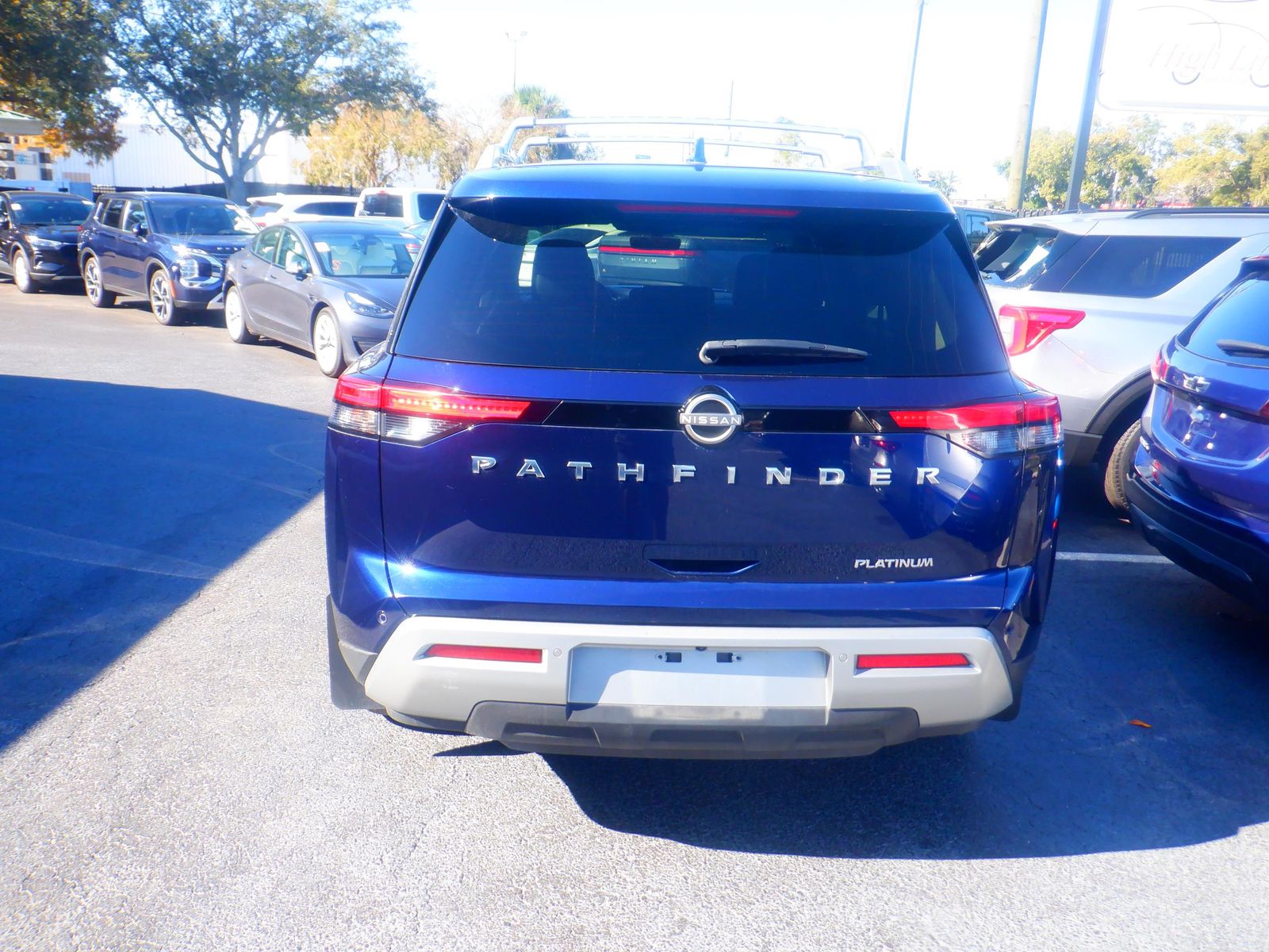 2023 Nissan Pathfinder Platinum FWD
