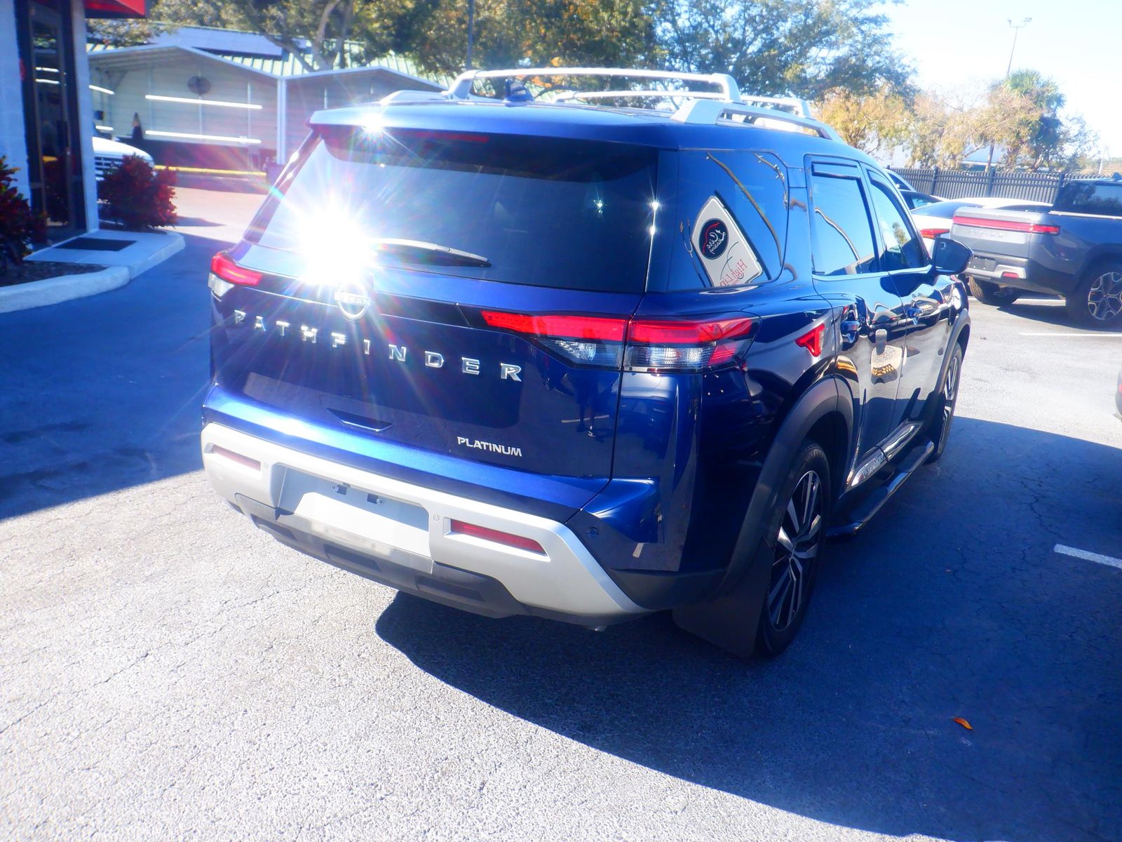 2023 Nissan Pathfinder Platinum FWD