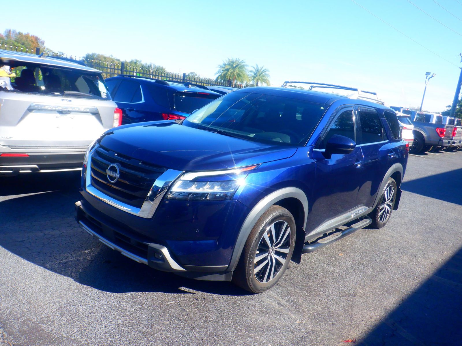 2023 Nissan Pathfinder Platinum FWD