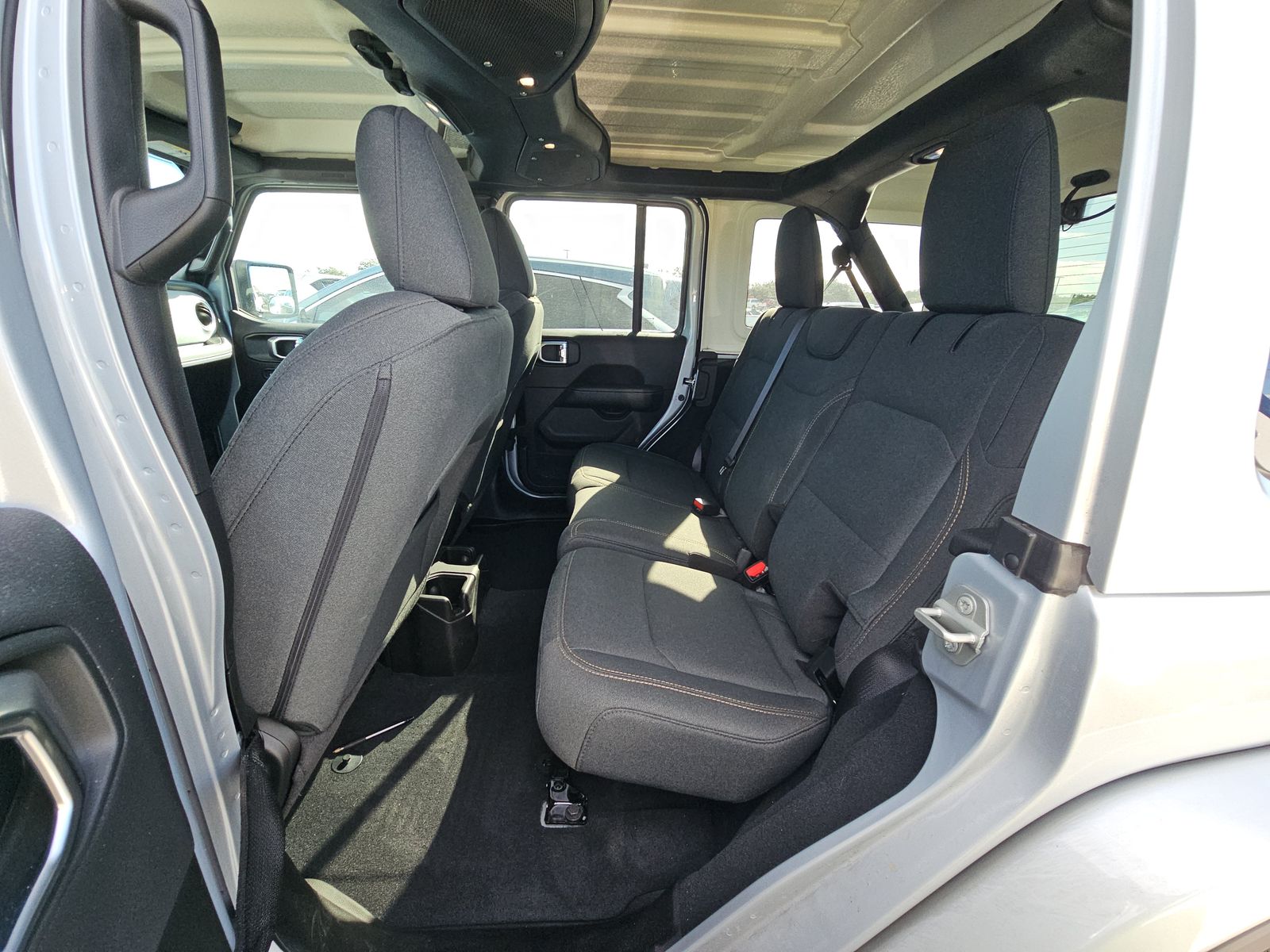 2024 Jeep Wrangler Sahara AWD