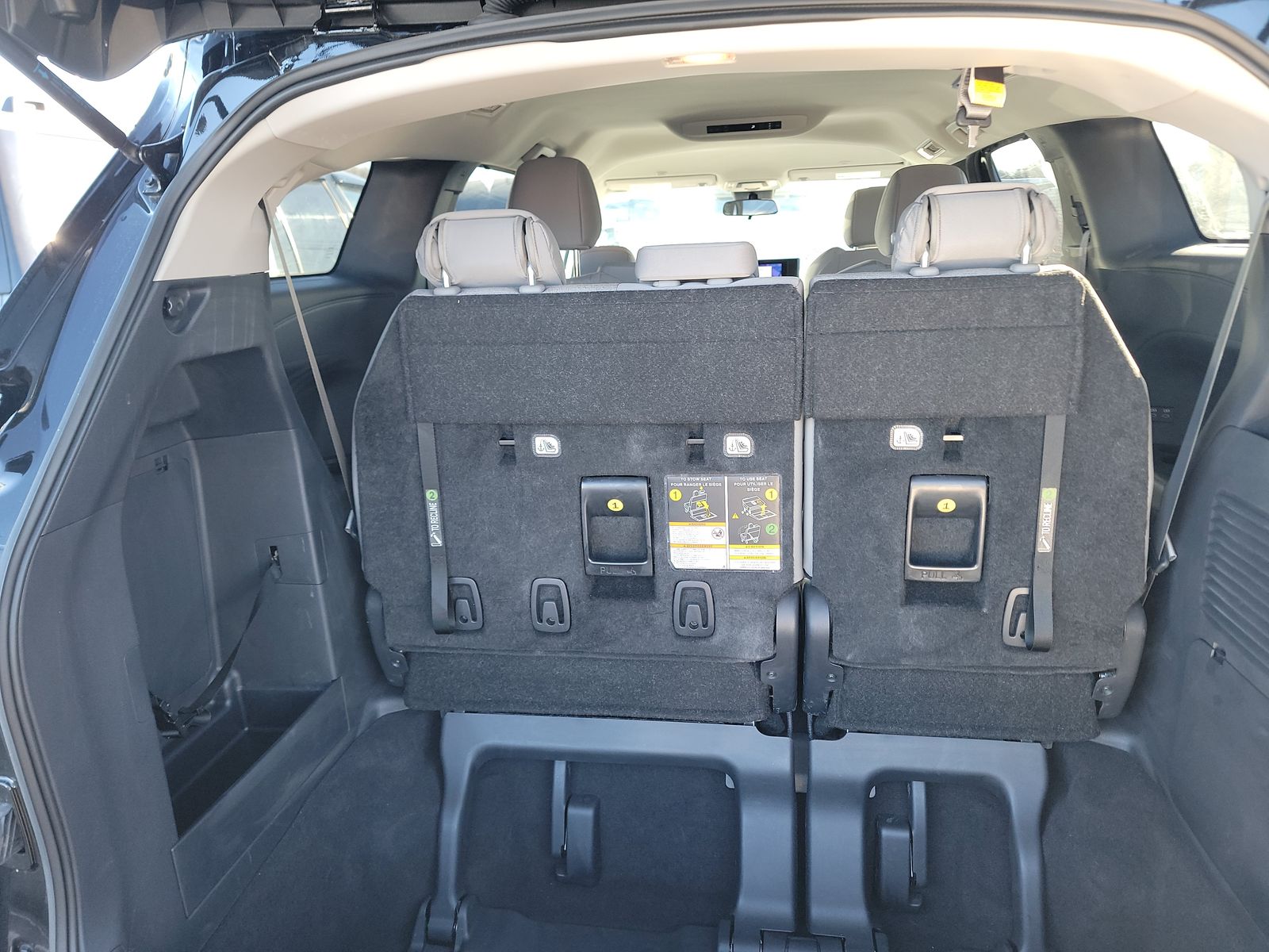 2025 Toyota Sienna LE FWD