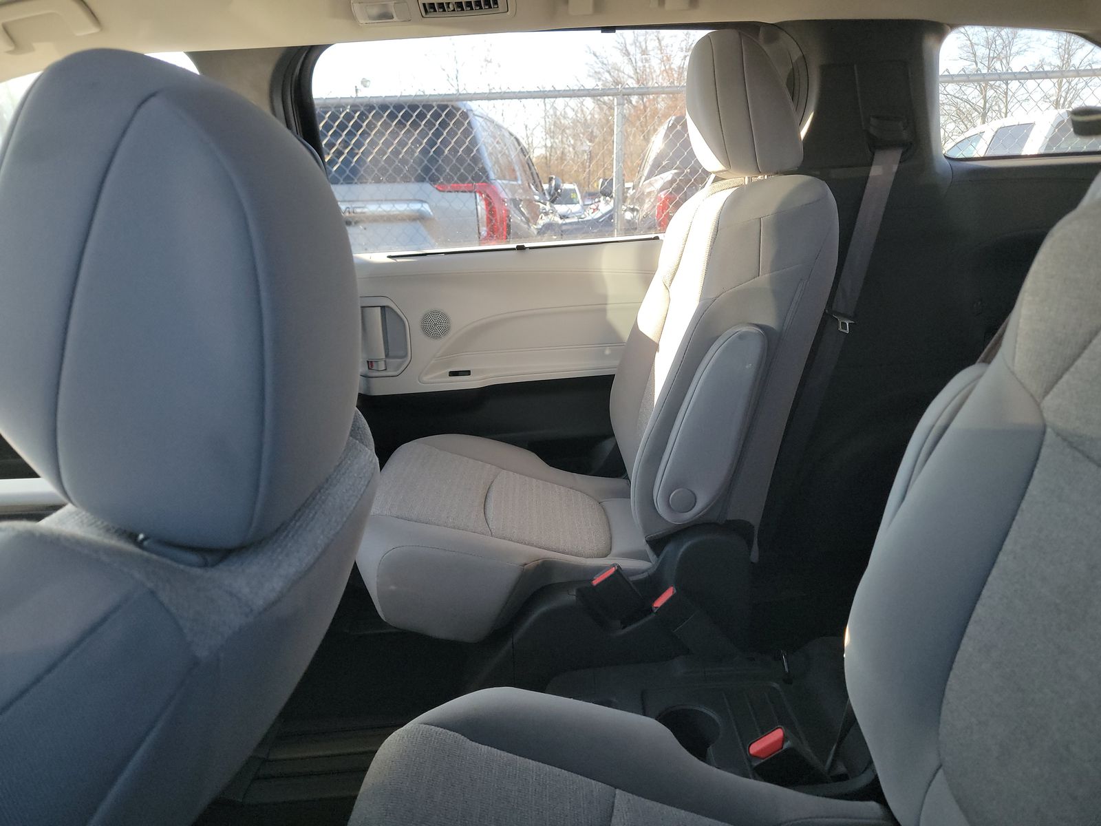 2025 Toyota Sienna LE FWD