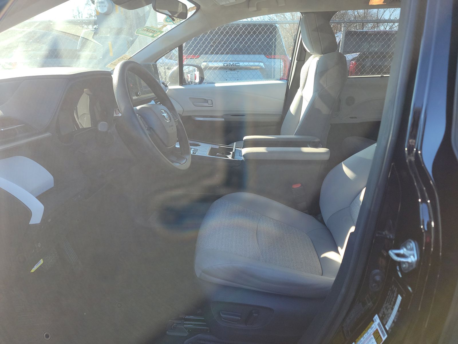 2025 Toyota Sienna LE FWD