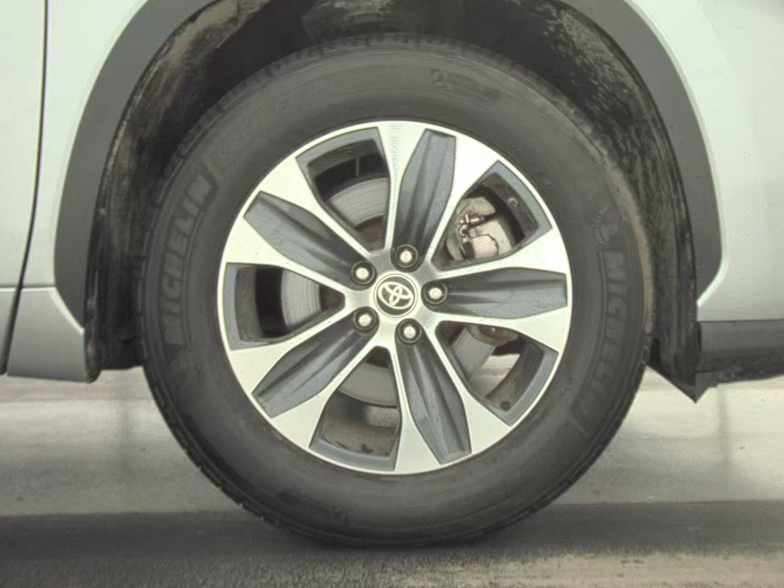 2024 Toyota Highlander XLE FWD