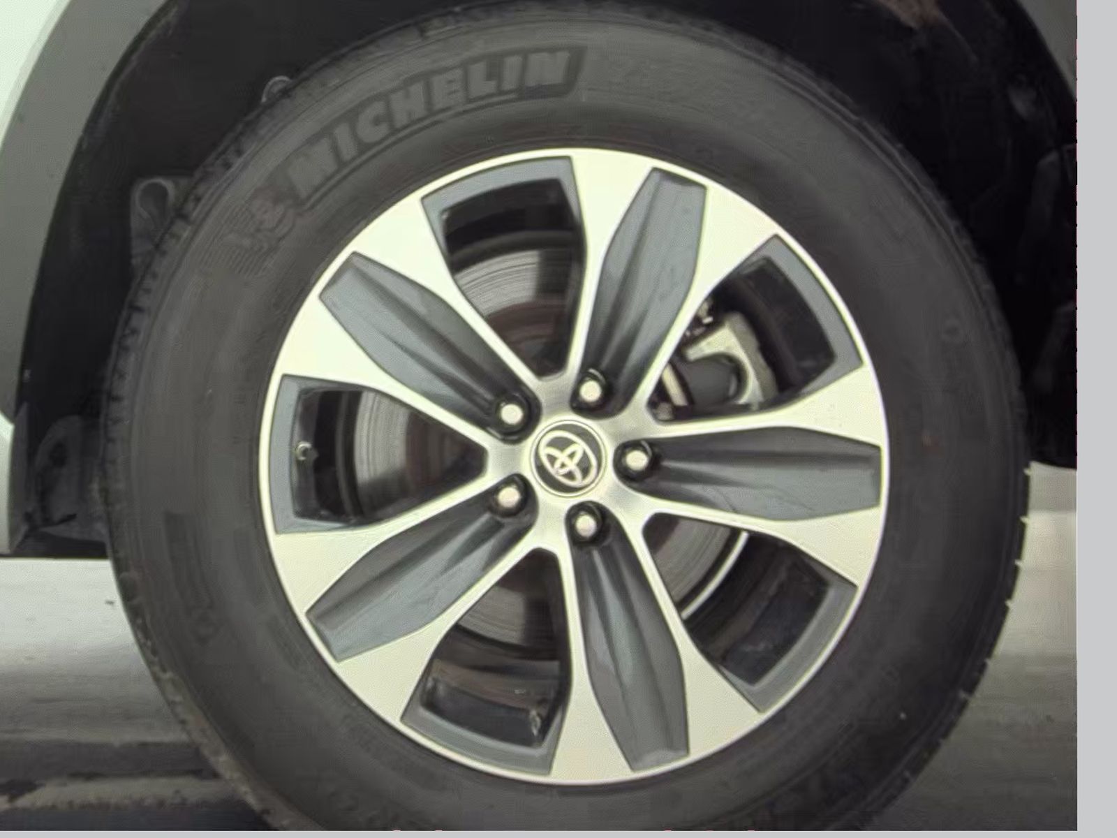 2024 Toyota Highlander XLE FWD