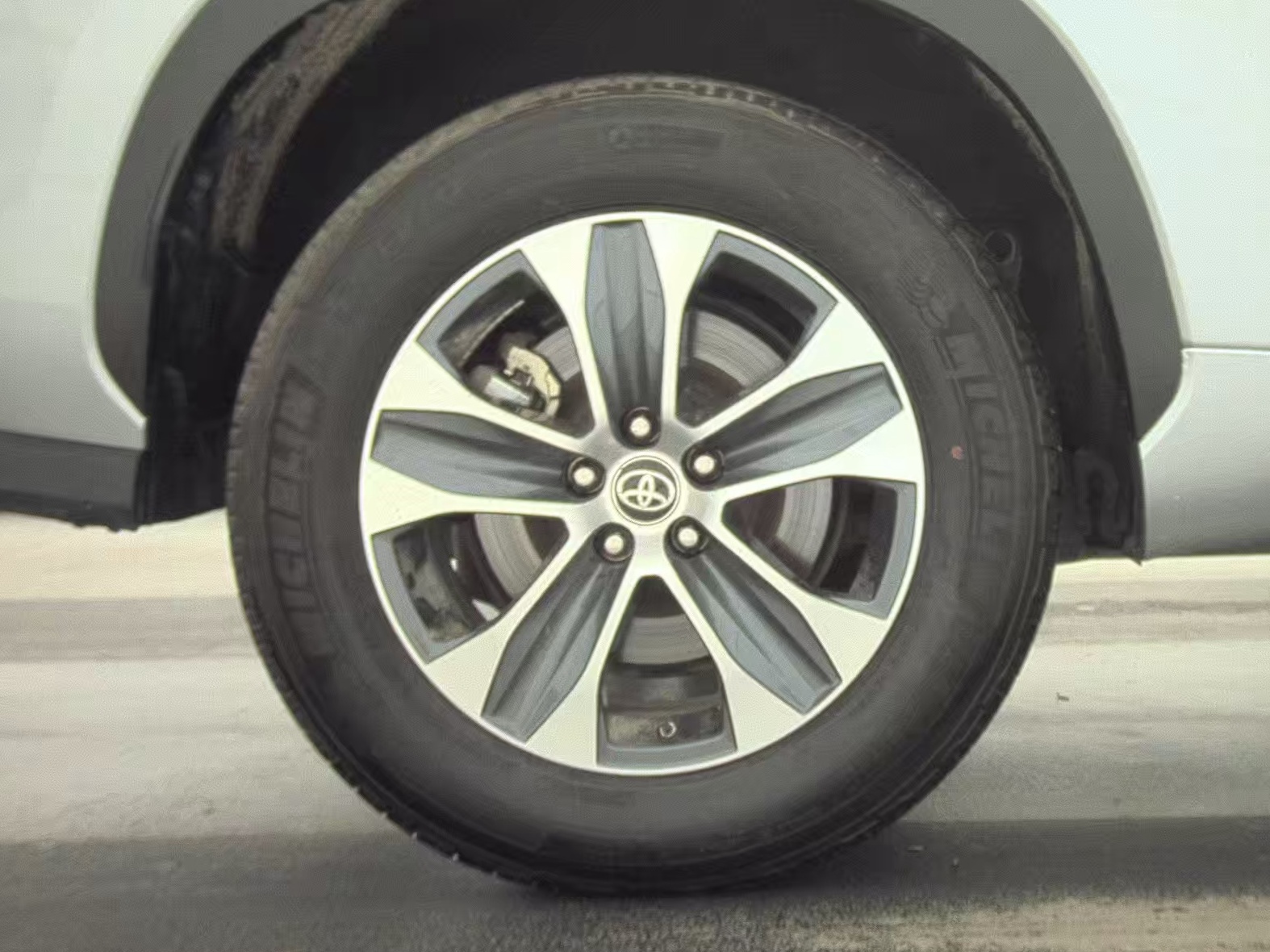 2024 Toyota Highlander XLE FWD