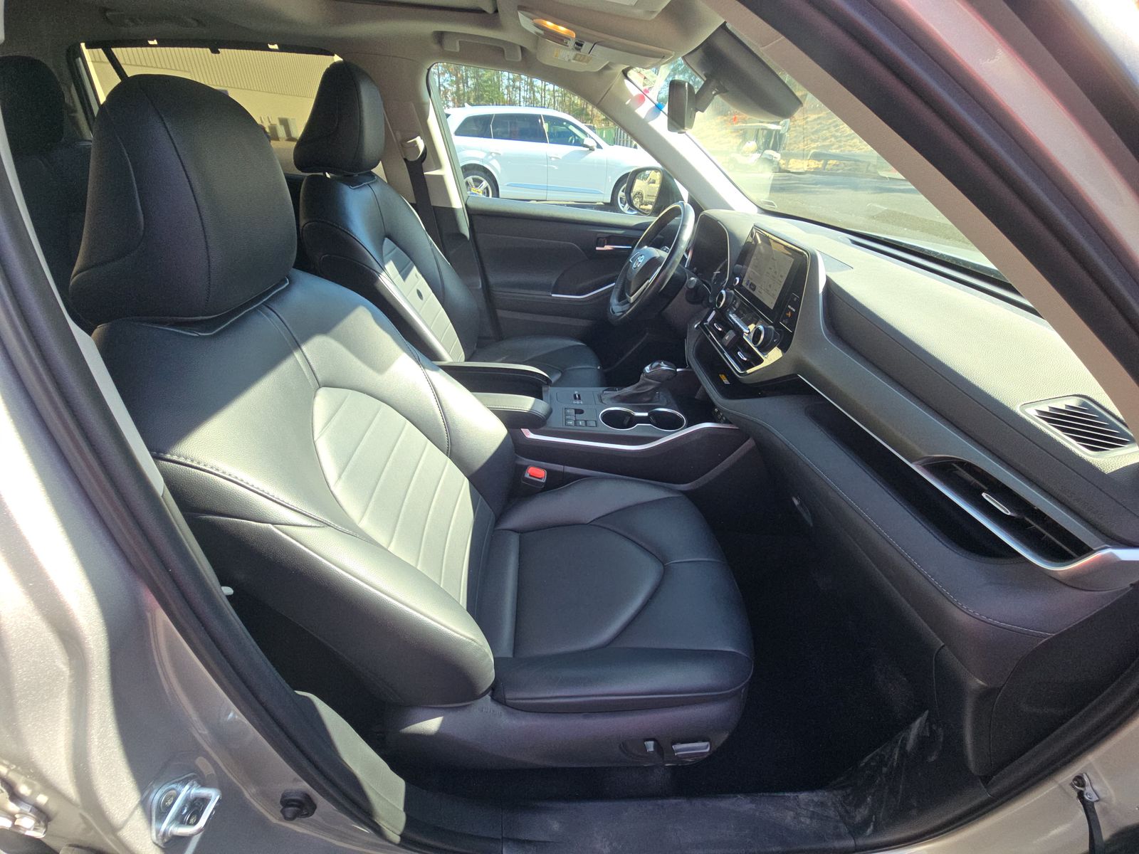 2024 Toyota Highlander XLE FWD