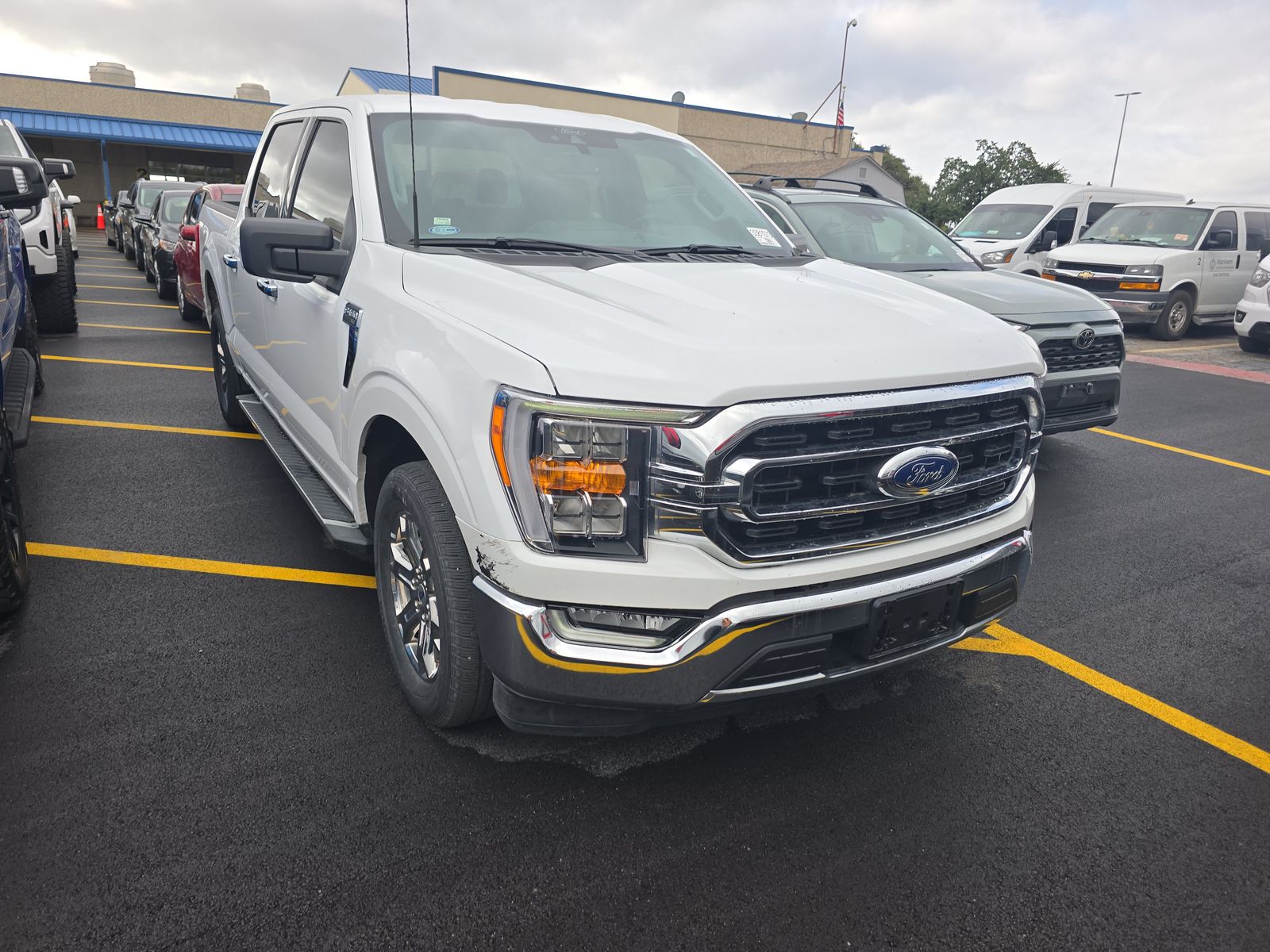 2022 Ford F-150 XLT RWD