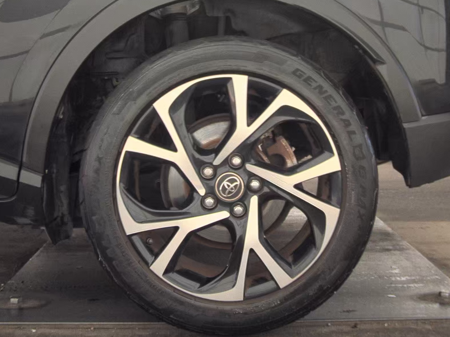 2018 Toyota C-HR XLE Premium FWD