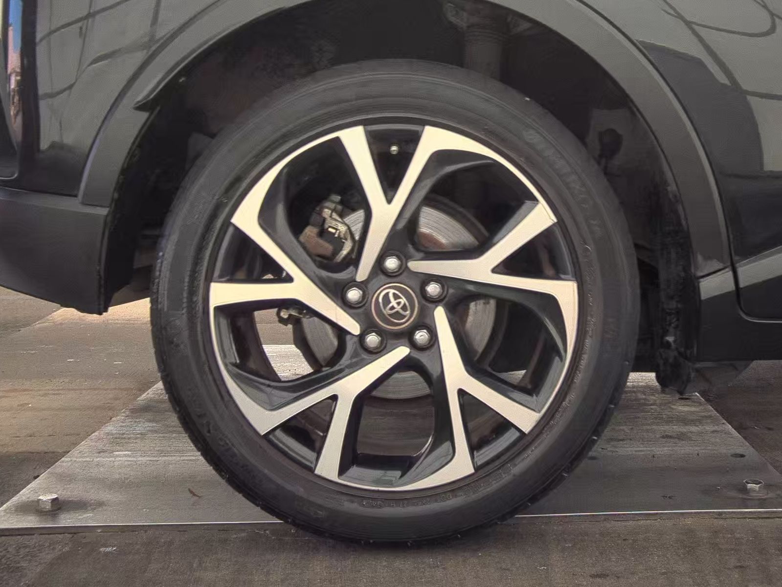 2018 Toyota C-HR XLE Premium FWD