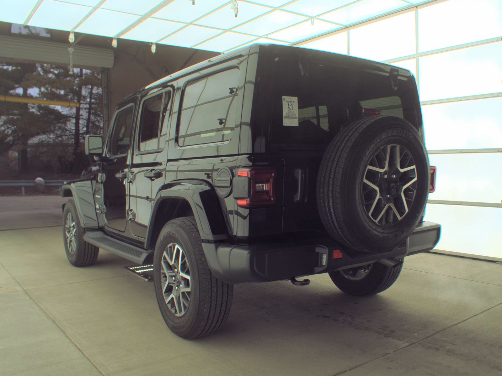 2024 Jeep Wrangler Sahara AWD