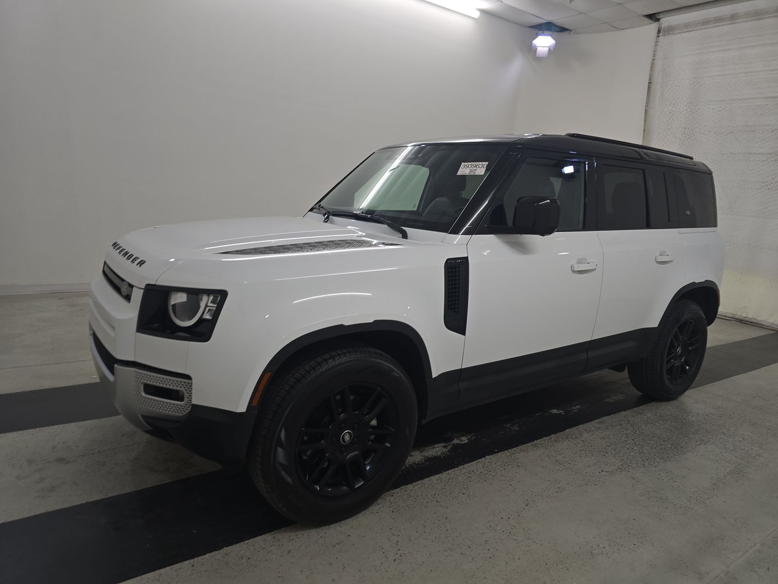 2023 Land Rover Defender 110 30th Anniversary Edition AWD