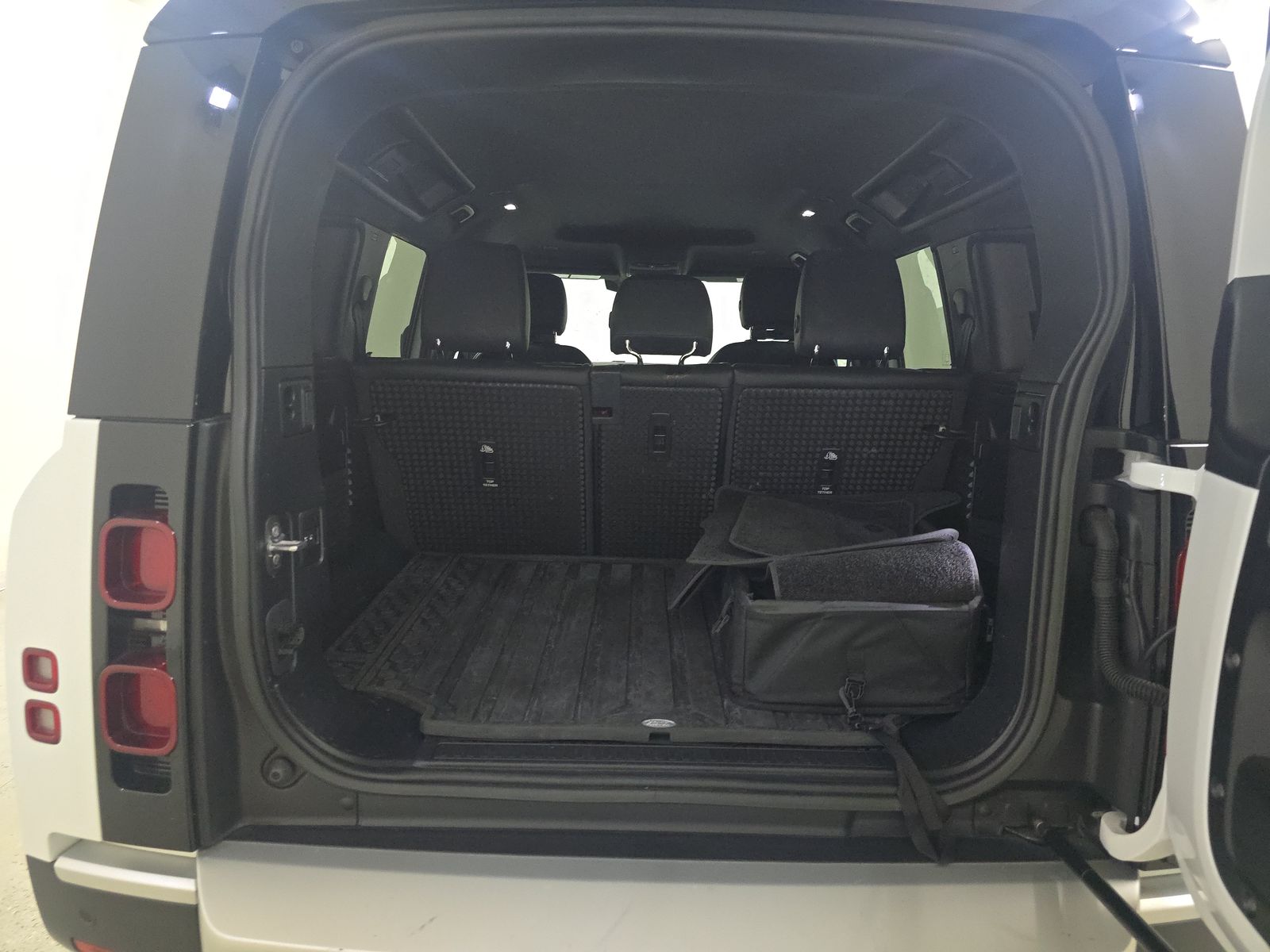 2023 Land Rover Defender 110 30th Anniversary Edition AWD