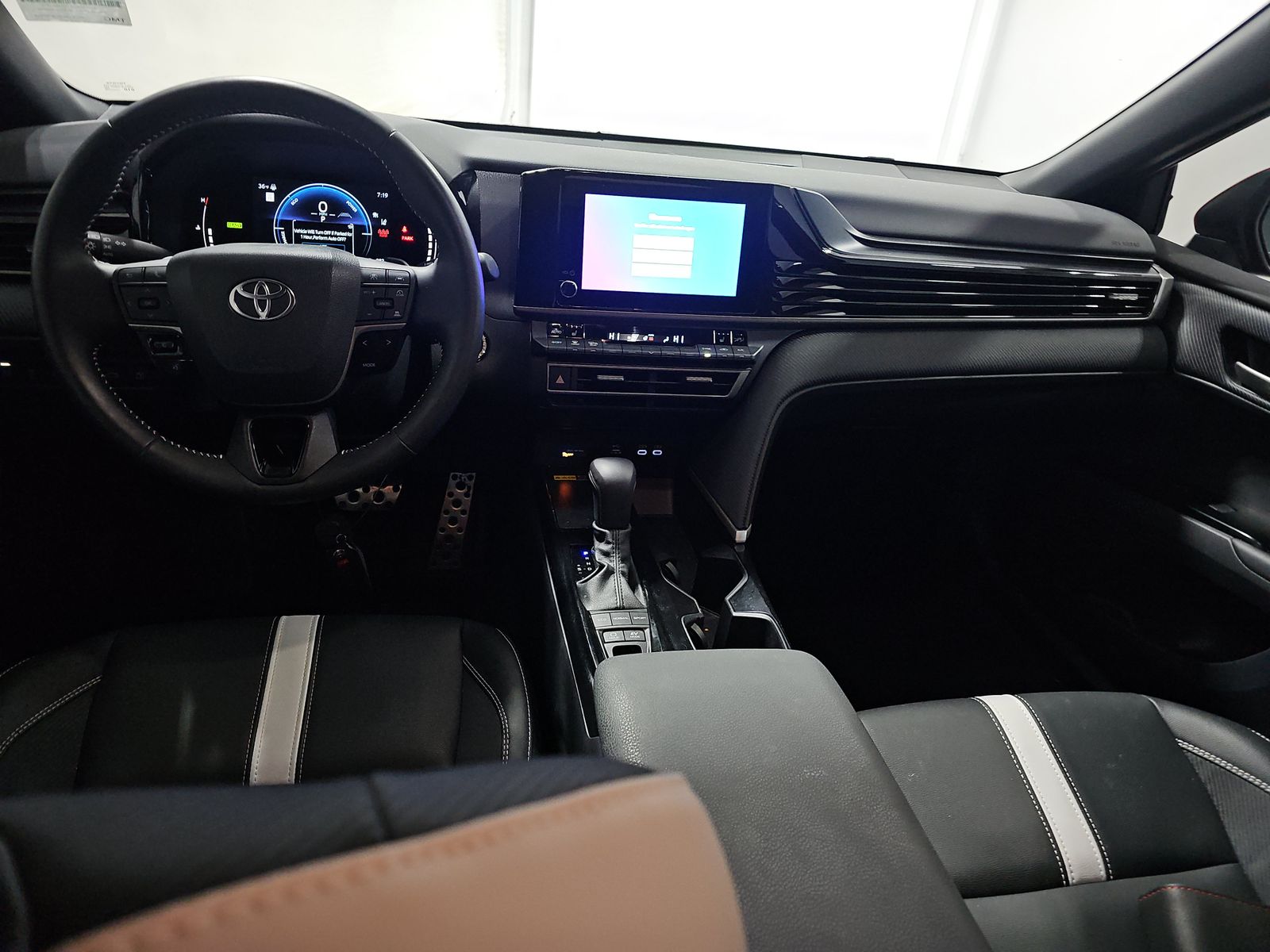 2025 Toyota Camry SE FWD