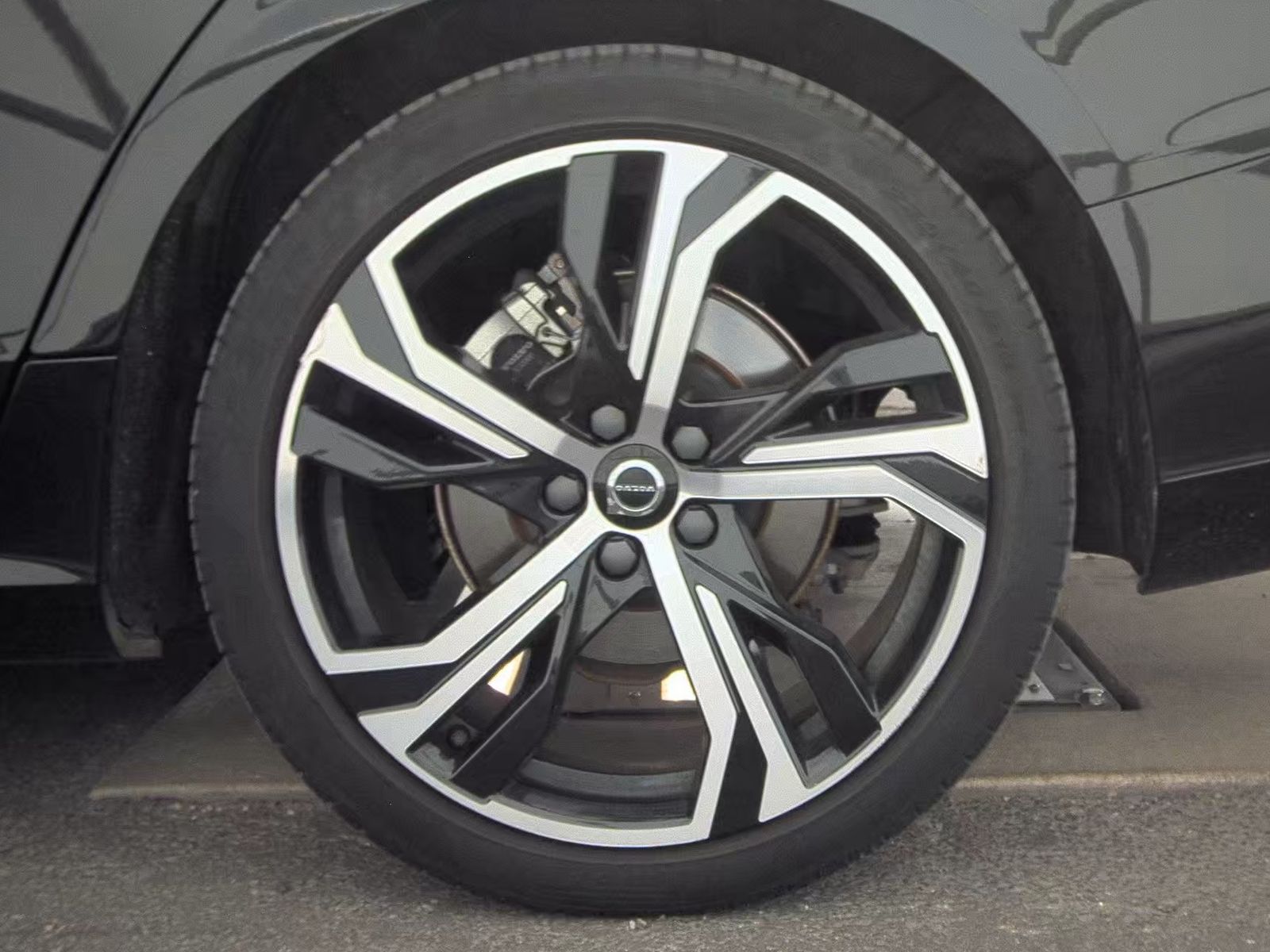 2024 Volvo S60 B5 Plus FWD