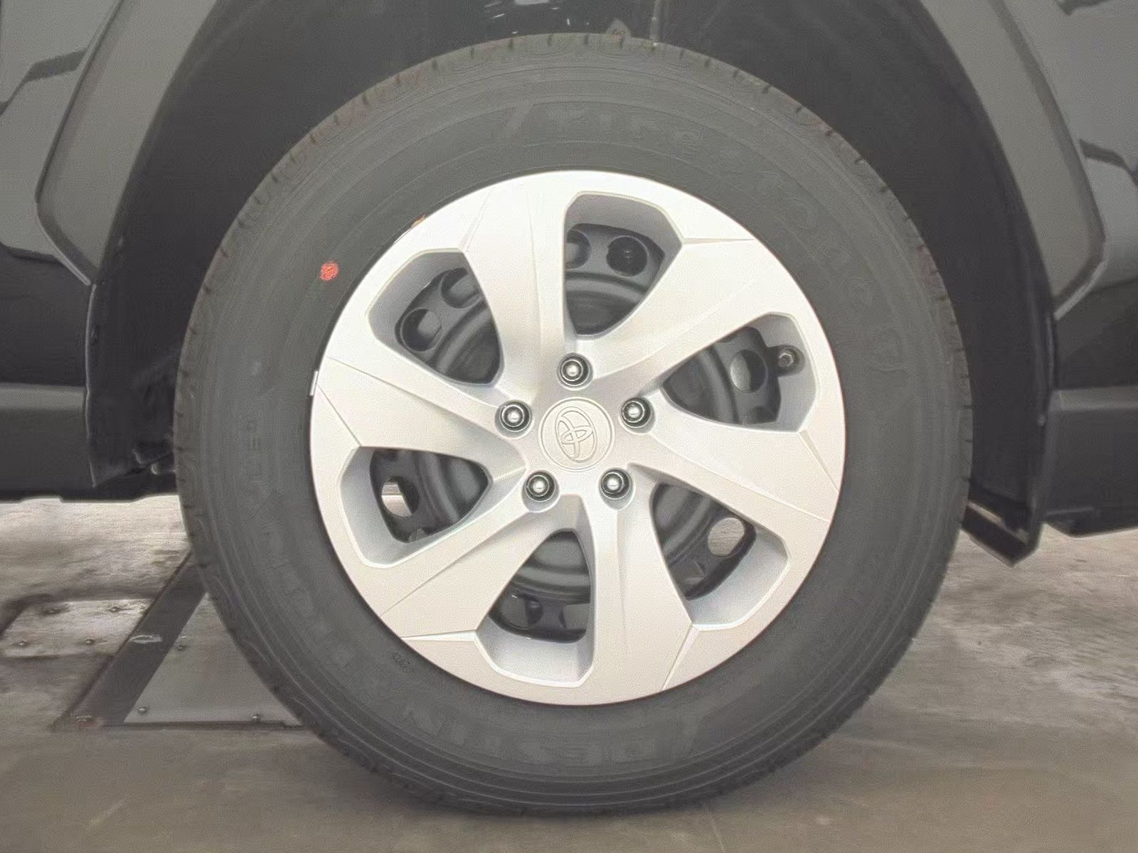 2025 Toyota RAV4 LE FWD