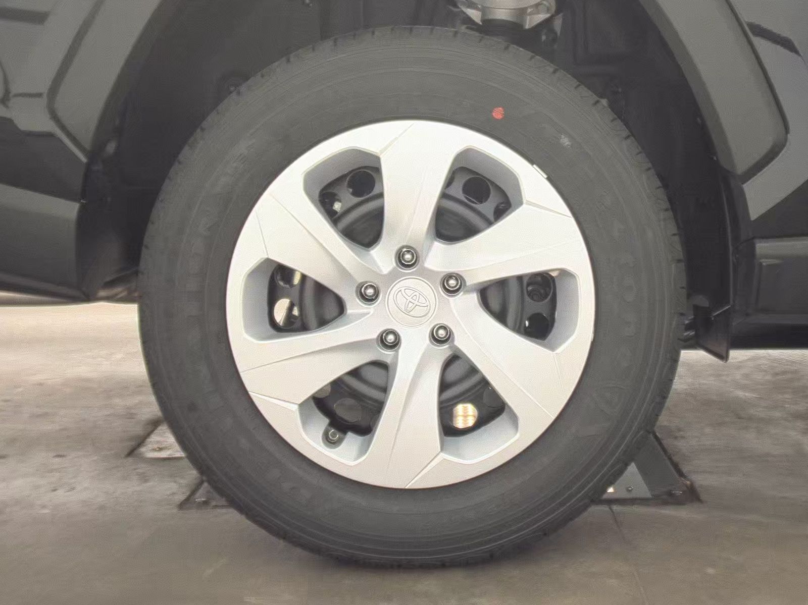 2025 Toyota RAV4 LE FWD