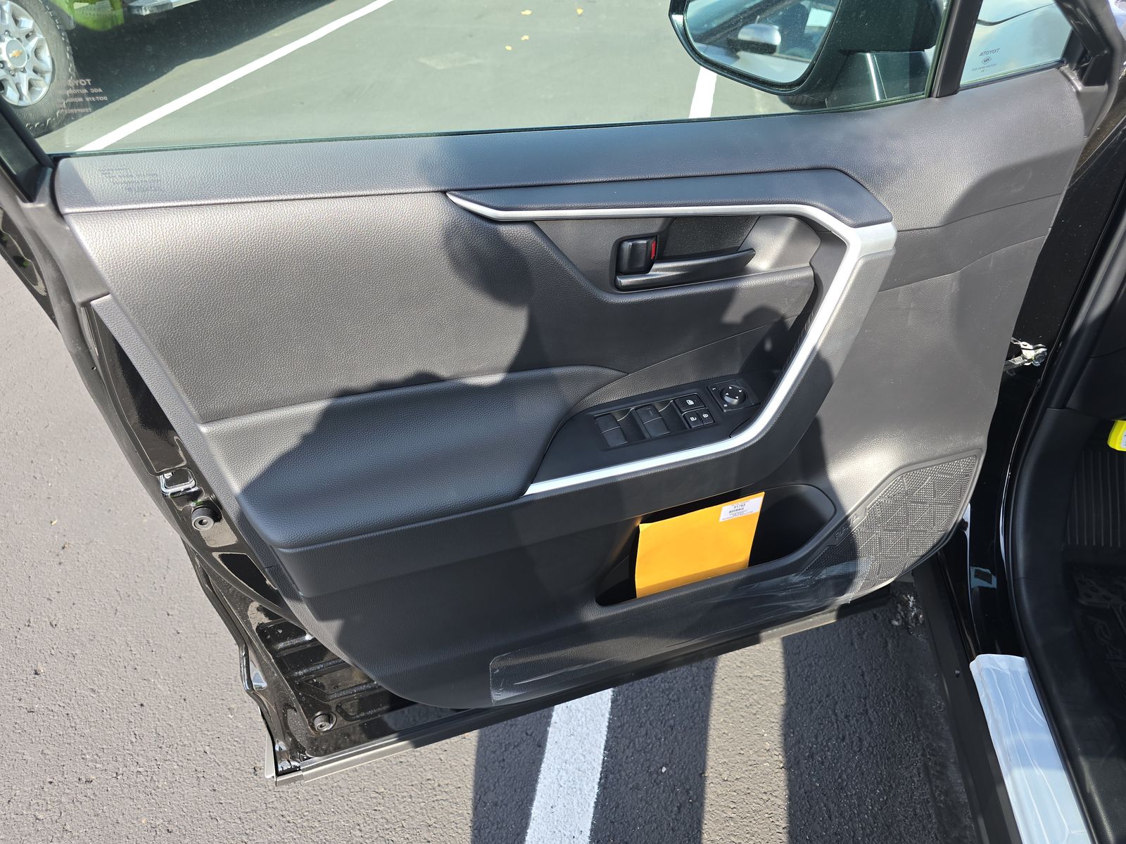 2025 Toyota RAV4 LE FWD